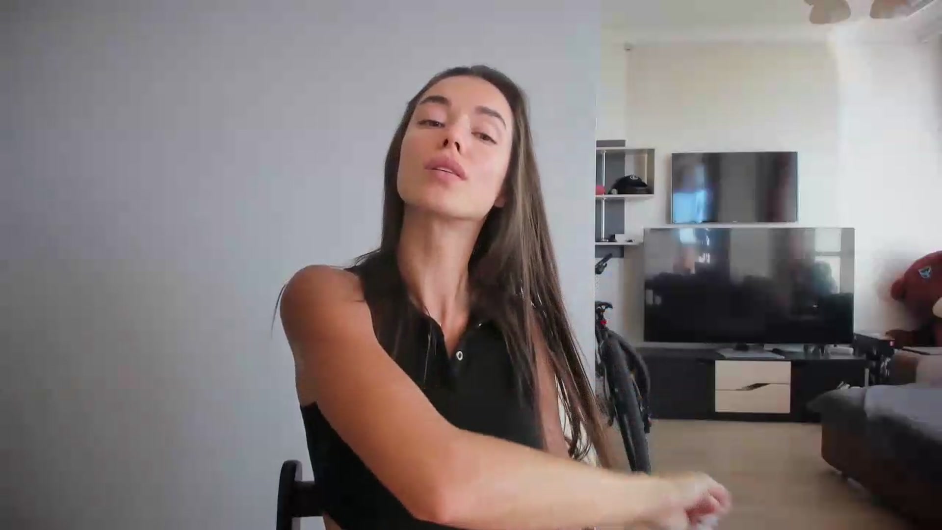 Gallery image thumbnail from laurensaenz's myfreecams stream on, 09/07/2026, 10:19 image 9 of 20