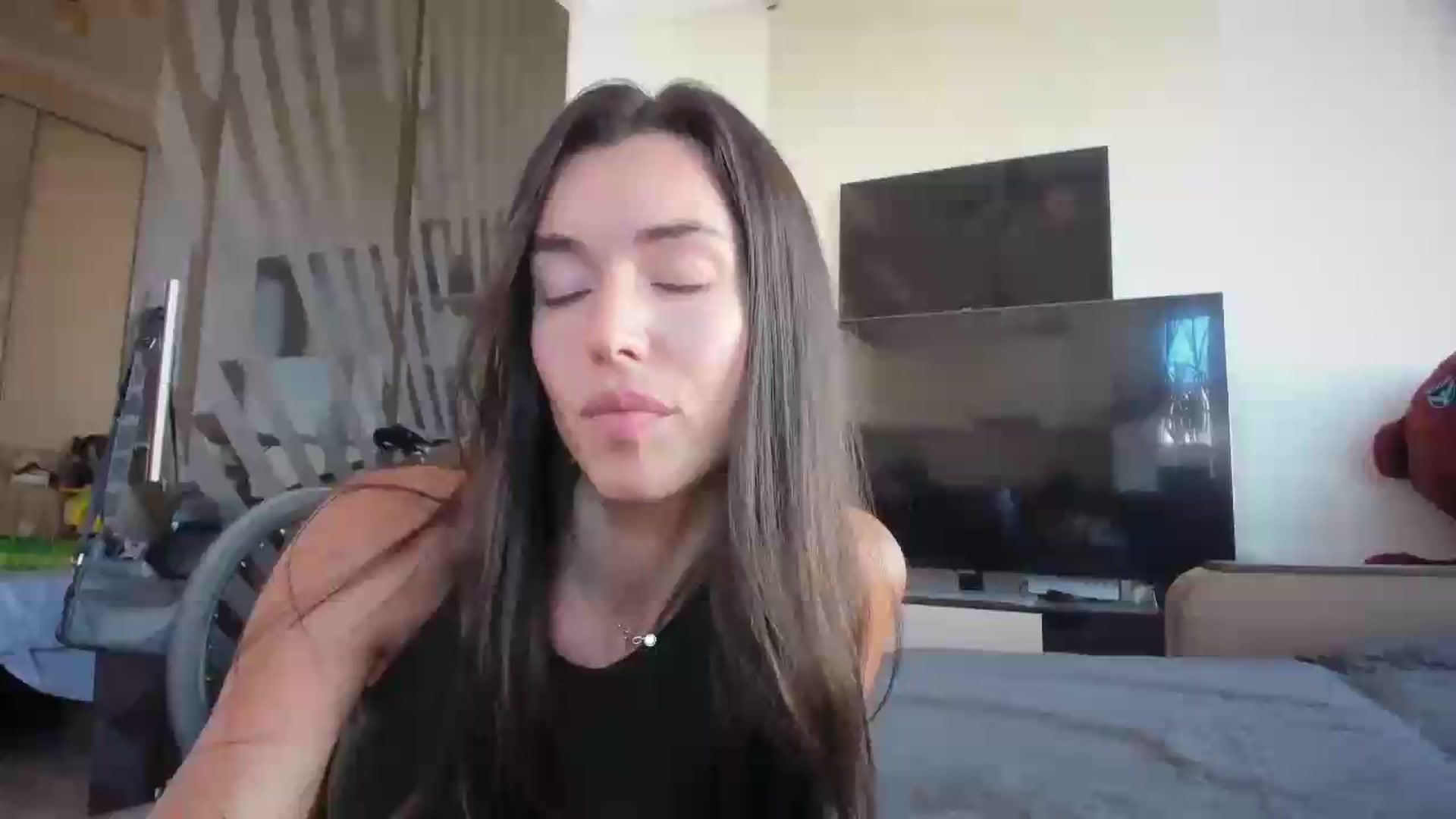 Gallery image thumbnail from laurensaenz's myfreecams stream on, 09/10/2026, 15:32 image 1 of 20