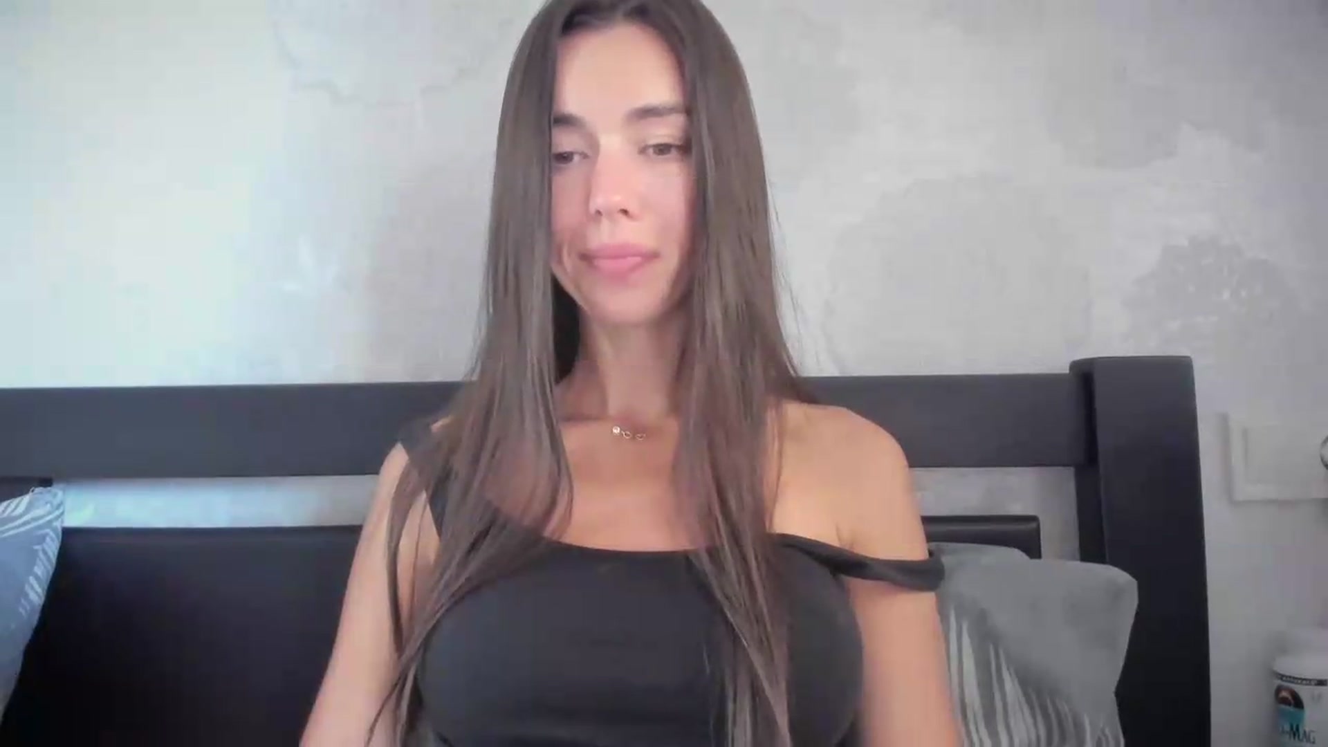 Gallery image thumbnail from laurensaenz's myfreecams stream on, 09/13/2026, 10:38 image 12 of 20