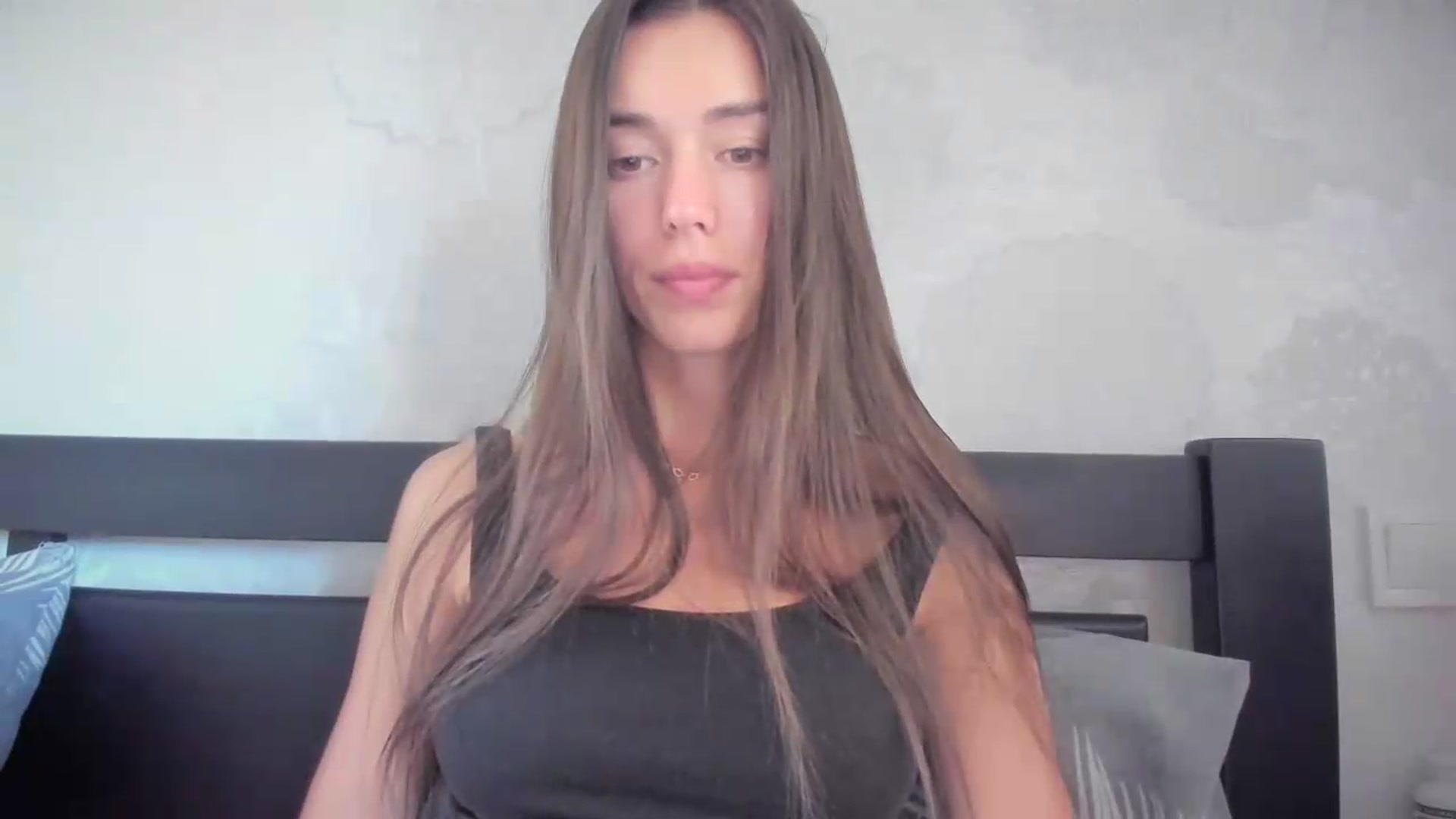 Gallery image thumbnail from laurensaenz's myfreecams stream on, 09/13/2026, 10:38 image 6 of 20