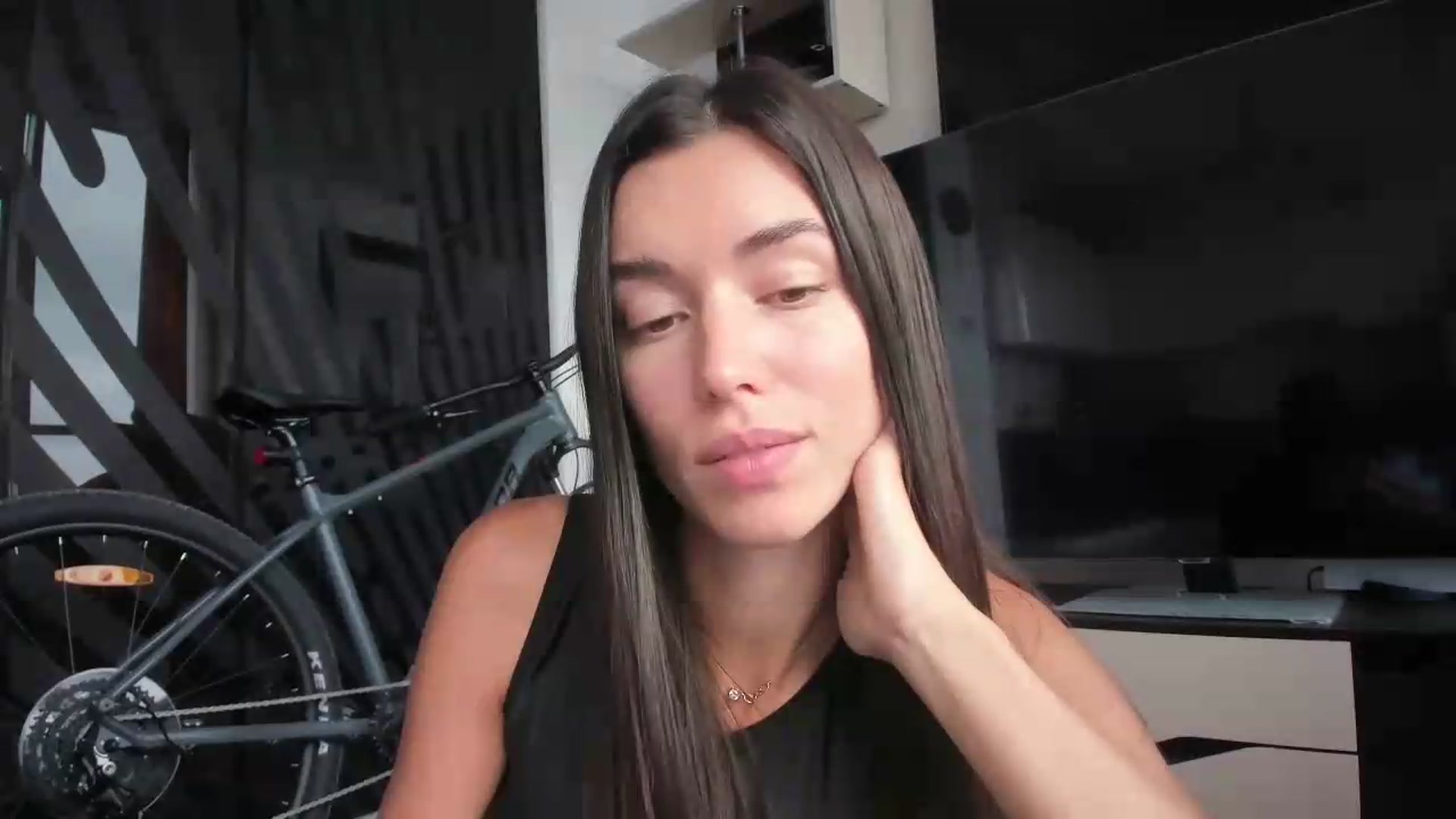 Gallery image thumbnail from laurensaenz's myfreecams stream on, 09/14/2026, 12:01 image 3 of 20