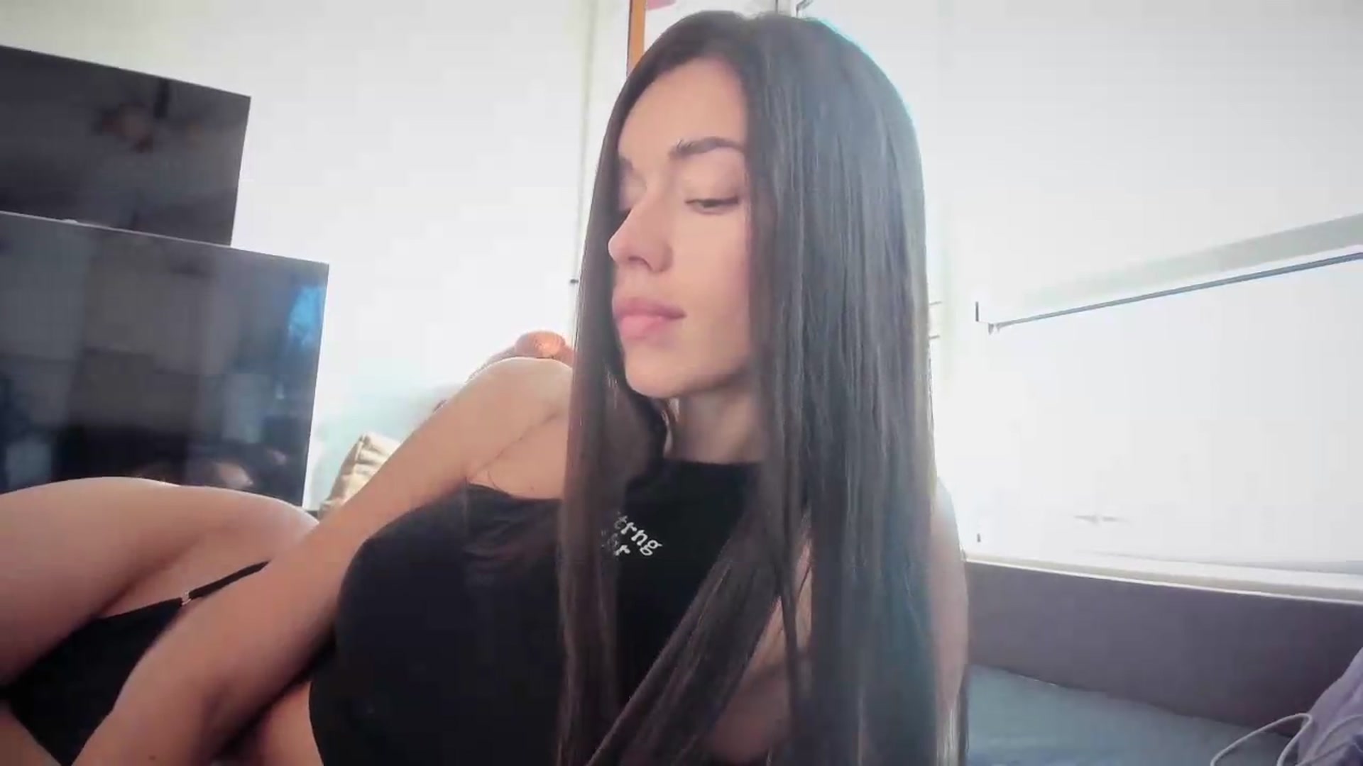 Gallery image thumbnail from laurensaenz's myfreecams stream on, 09/15/2026, 06:17 image 9 of 20