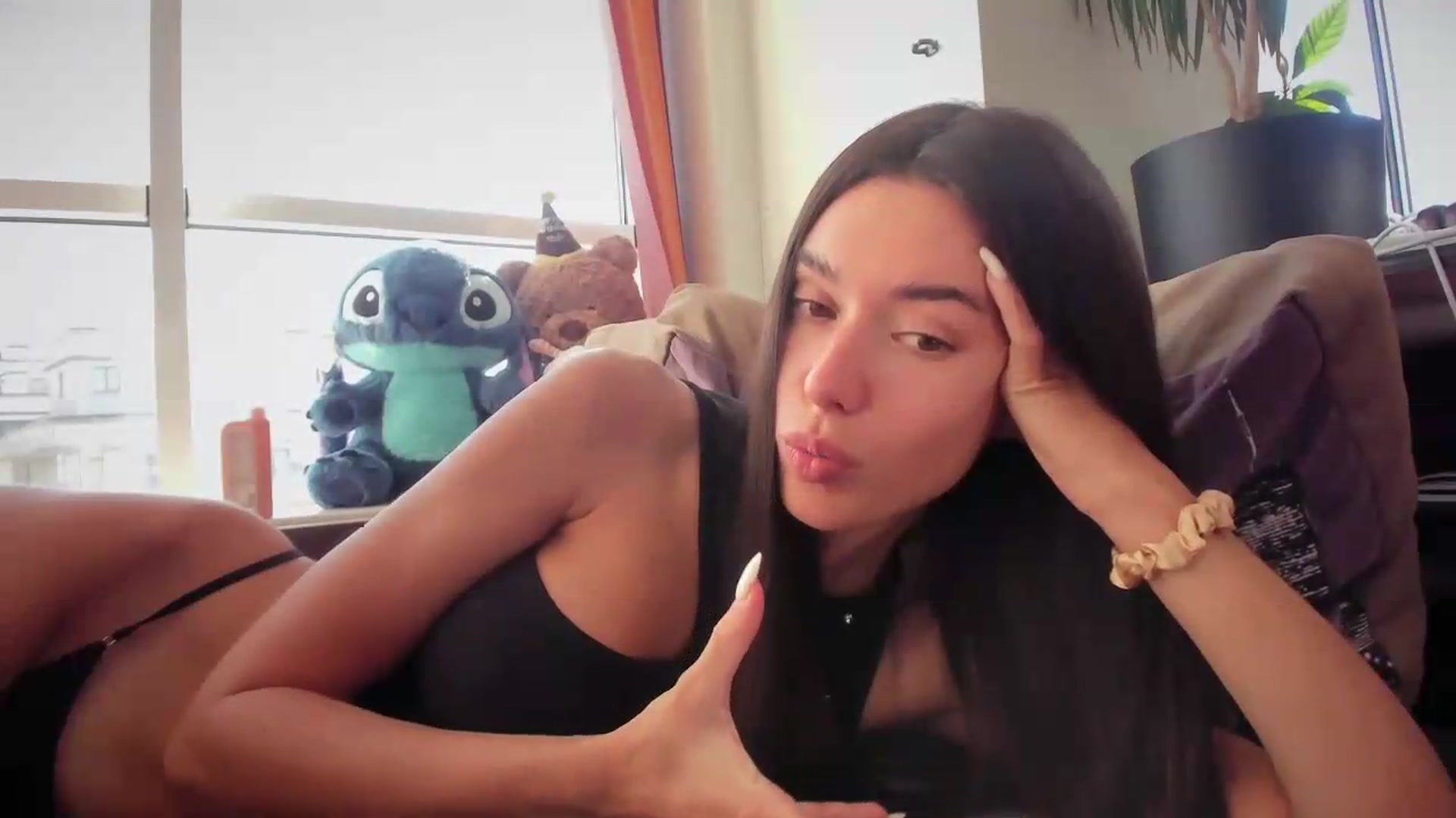 Gallery image thumbnail from laurensaenz's myfreecams stream on, 09/15/2026, 07:22 image 4 of 20