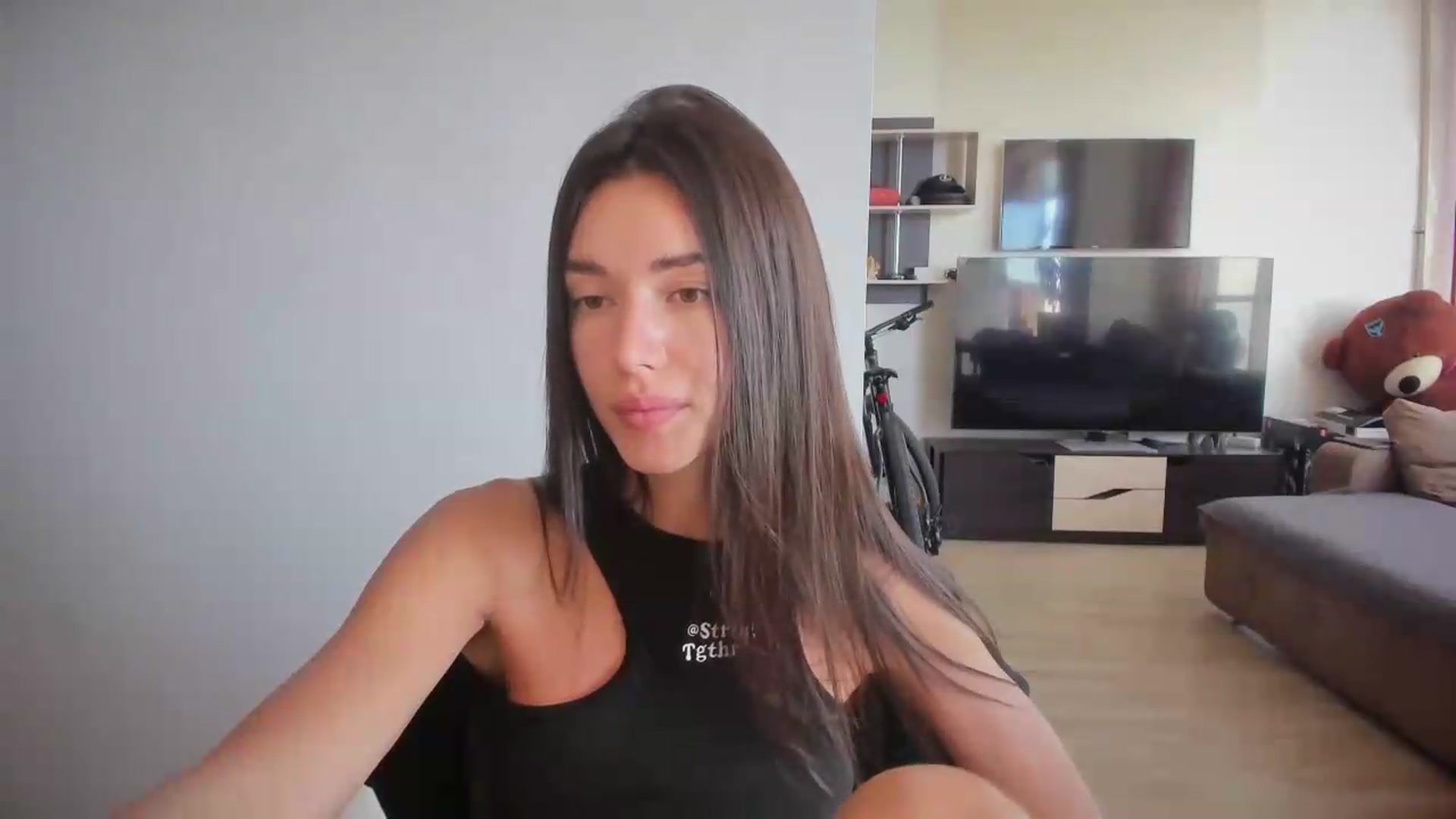 Gallery image thumbnail from laurensaenz's myfreecams stream on, 09/15/2026, 08:33 image 5 of 20