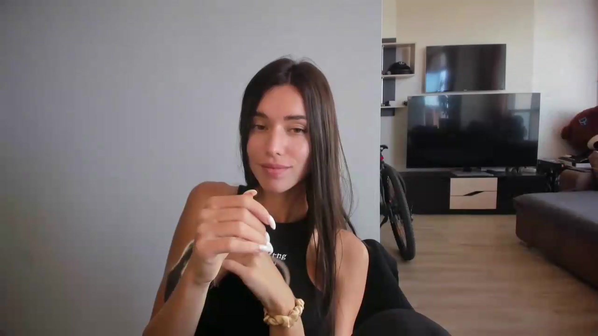 Gallery image thumbnail from laurensaenz's myfreecams stream on, 09/15/2026, 12:50 image 10 of 20