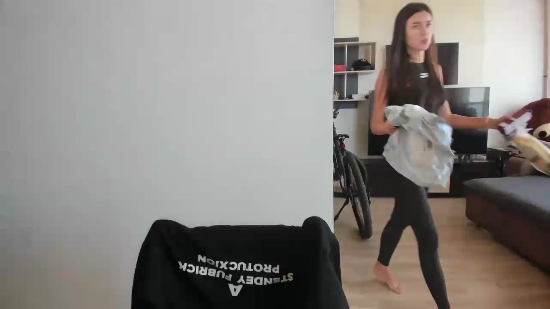 Gallery image thumbnail from laurensaenz's myfreecams stream on, 09/15/2026, 12:50 image 6 of 20
