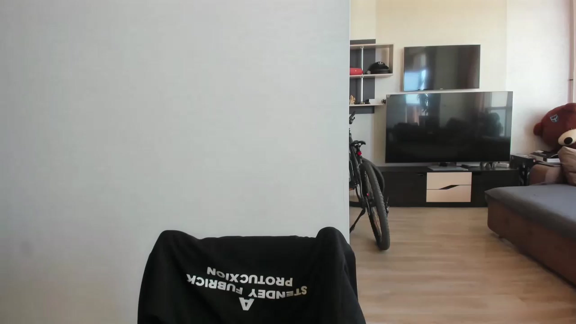 Gallery image thumbnail from laurensaenz's myfreecams stream on, 09/15/2026, 12:50 image 7 of 20
