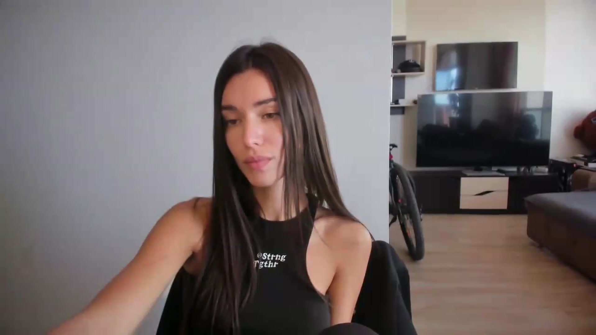 Gallery image thumbnail from laurensaenz's myfreecams stream on, 09/15/2026, 12:50 image 8 of 20