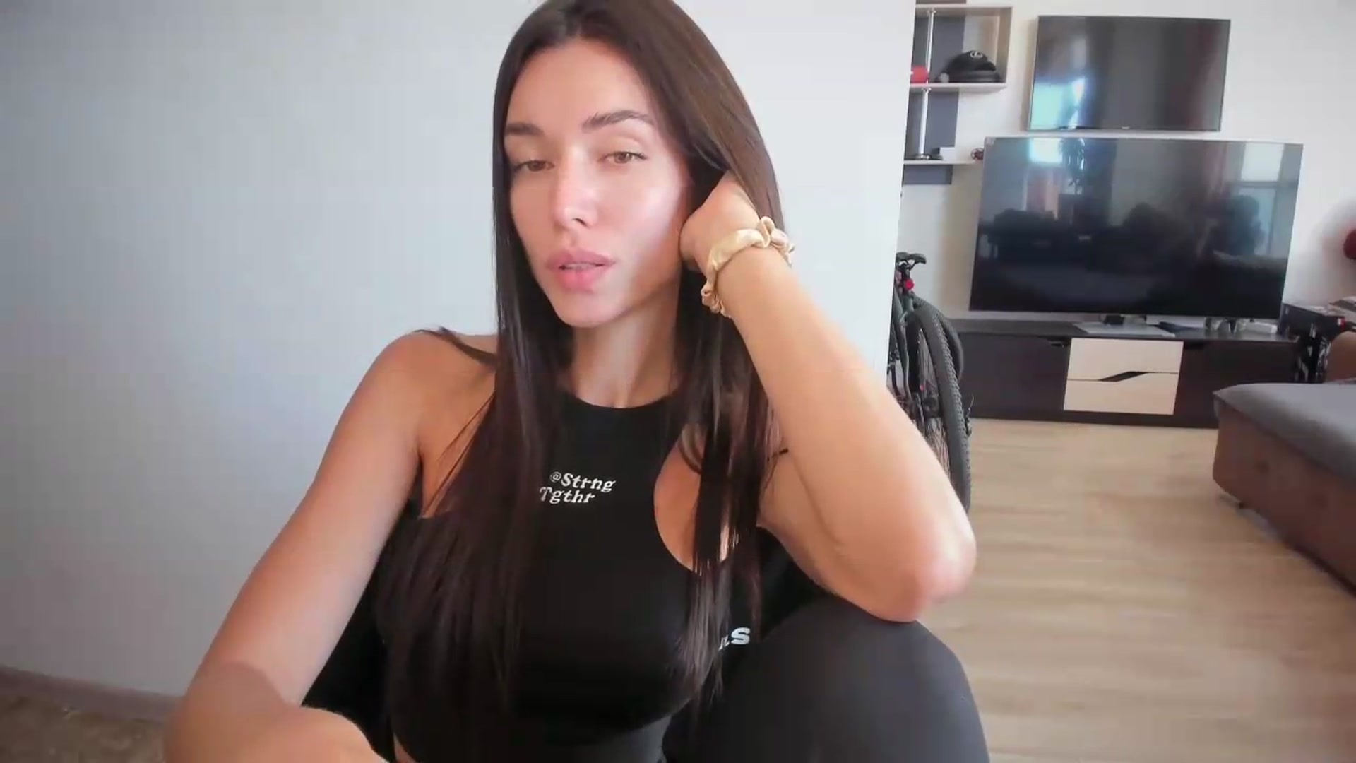 Gallery image thumbnail from laurensaenz's myfreecams stream on, 09/15/2026, 12:50 image 16 of 20