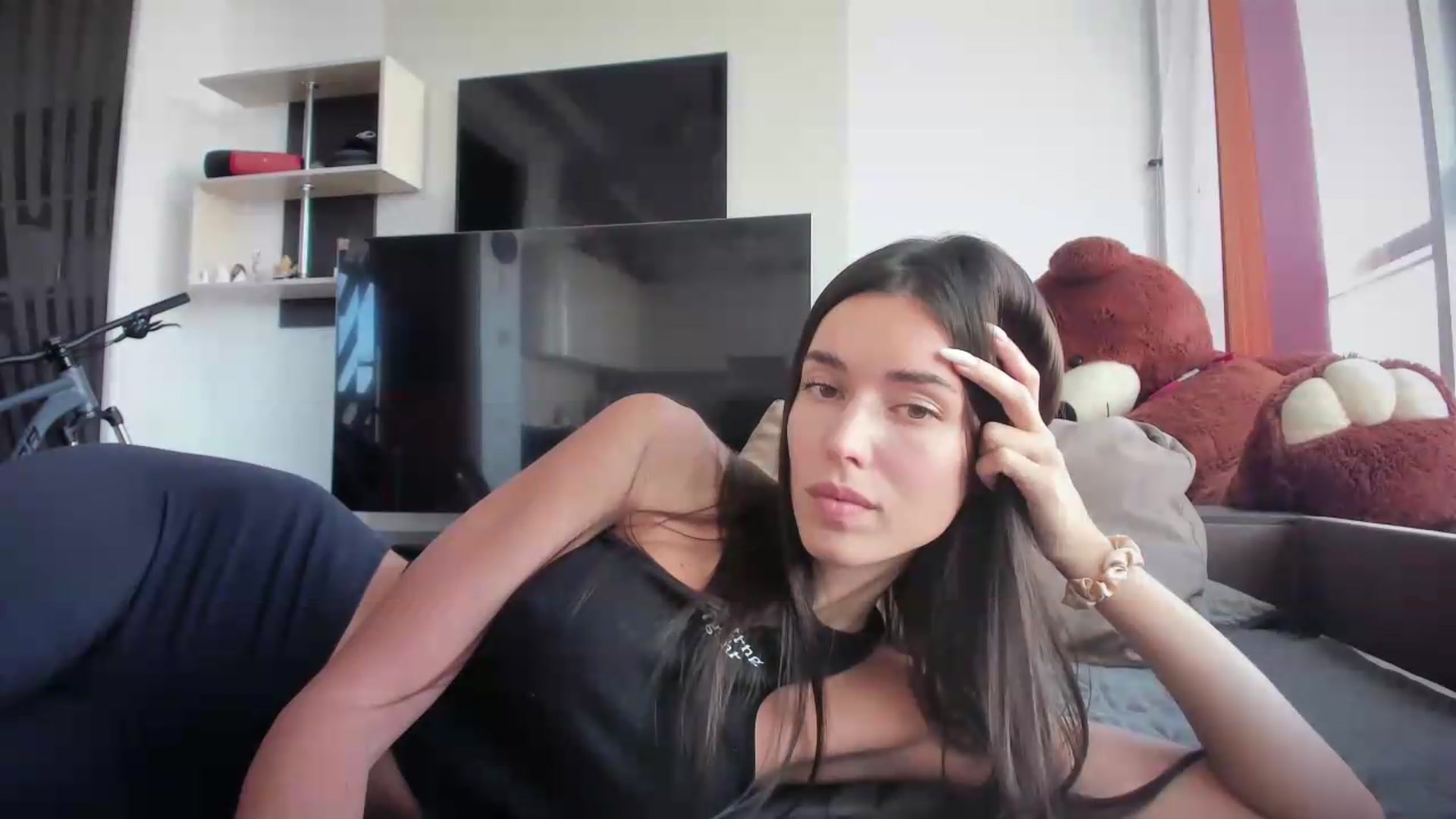 Gallery image thumbnail from laurensaenz's myfreecams stream on, 09/15/2026, 14:52 image 9 of 20