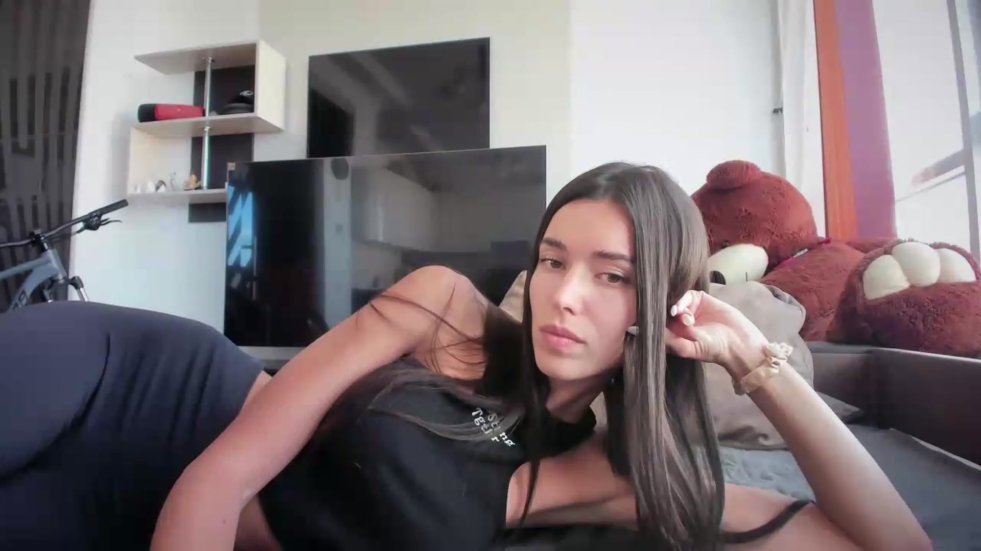 Gallery image thumbnail from laurensaenz's myfreecams stream on, 09/15/2026, 14:52 image 7 of 20