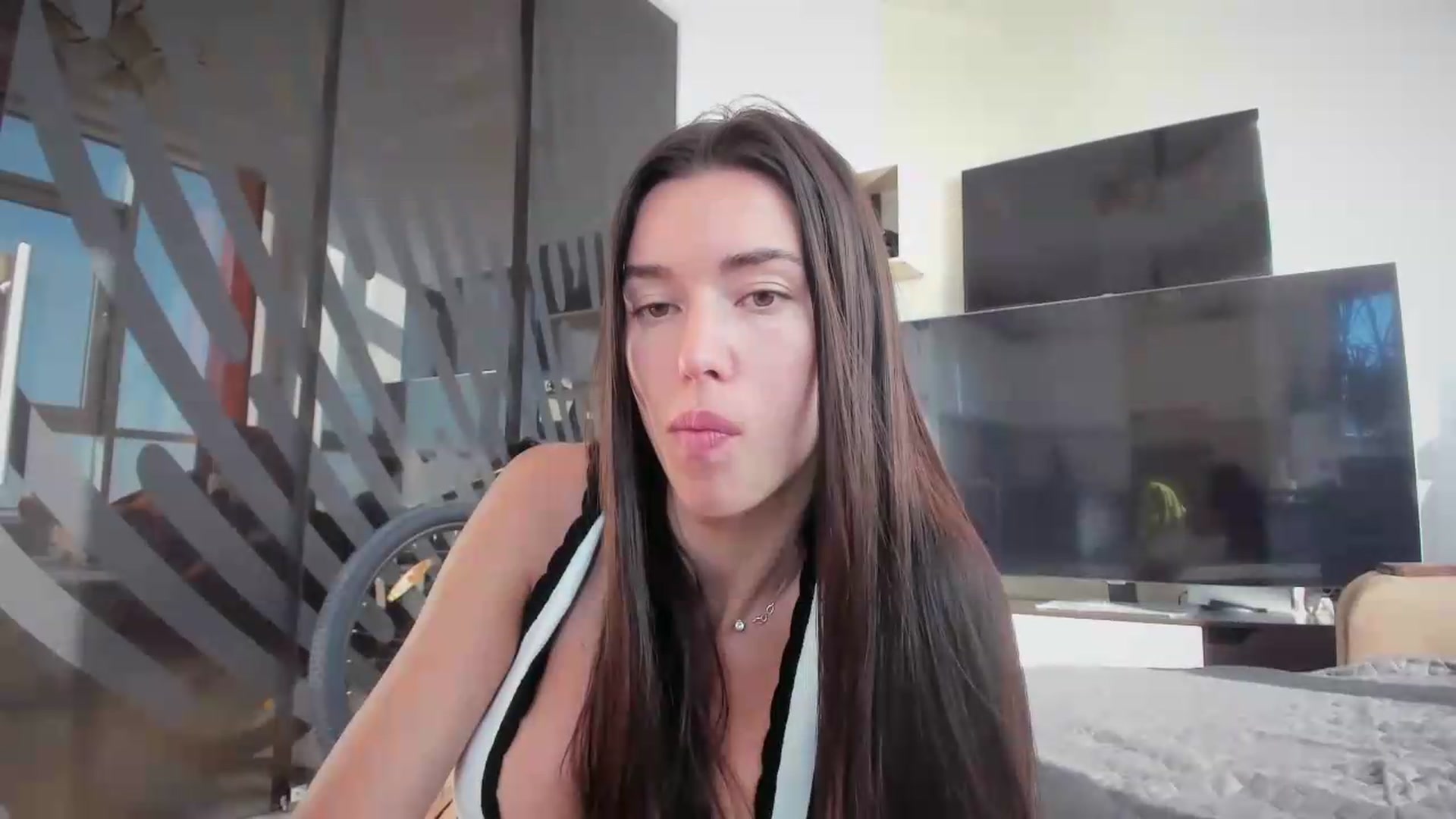 Gallery image thumbnail from laurensaenz's myfreecams stream on, 09/17/2026, 06:07 image 15 of 20