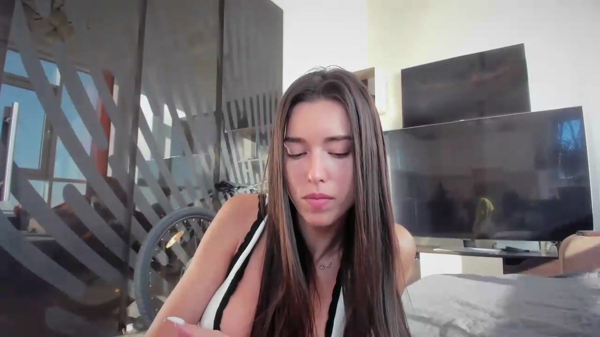 Gallery image thumbnail from laurensaenz's myfreecams stream on, 09/17/2026, 06:07 image 4 of 20