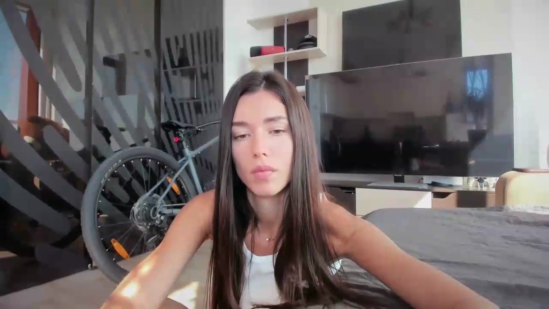 Gallery image thumbnail from laurensaenz's myfreecams stream on, 09/19/2026, 07:12 image 18 of 20