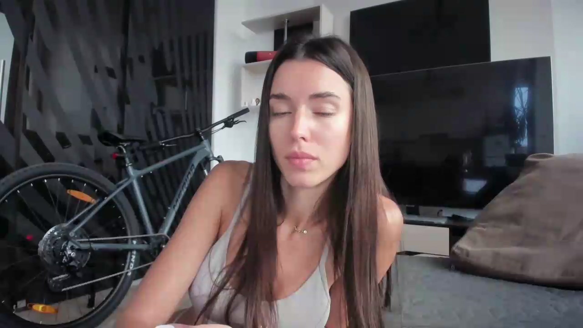 Gallery image thumbnail from laurensaenz's myfreecams stream on, 09/21/2026, 14:34 image 5 of 20