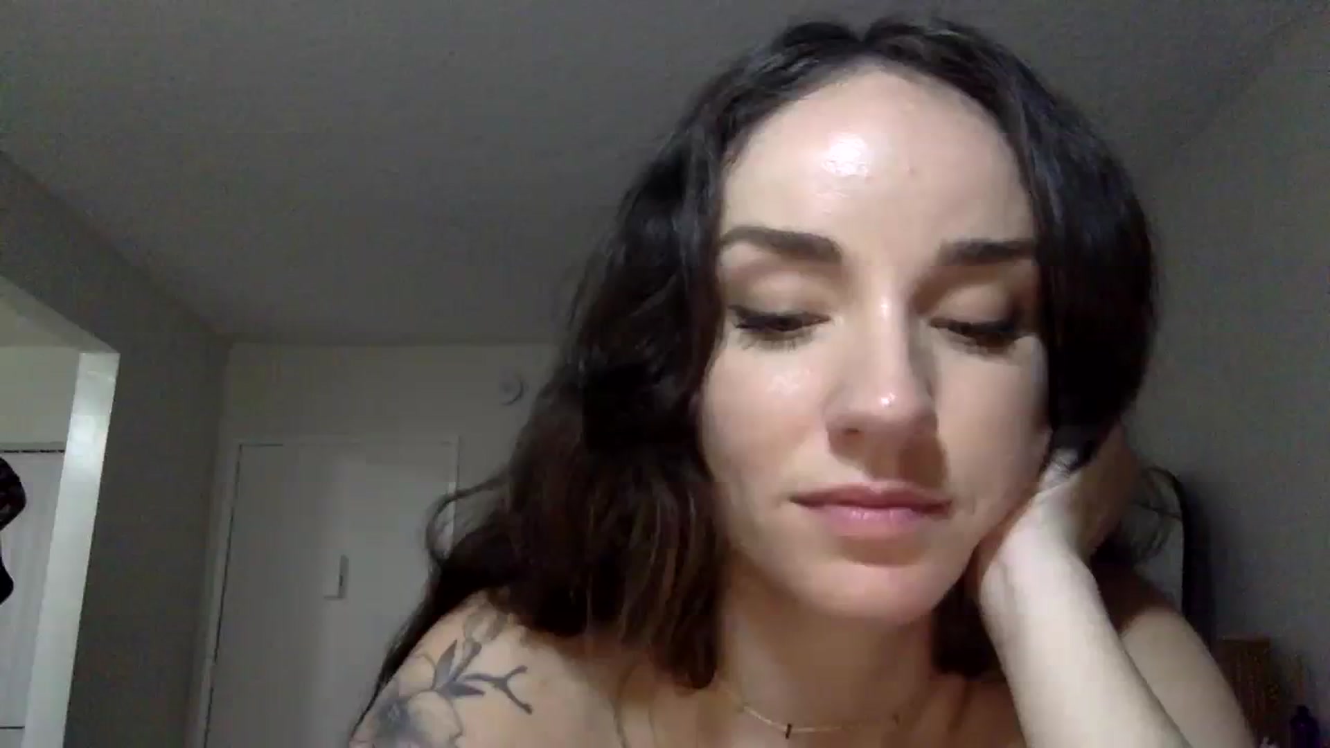 Gallery image thumbnail from laylamariee's myfreecams stream on, 08/16/2023, 03:31 image 1 of 20