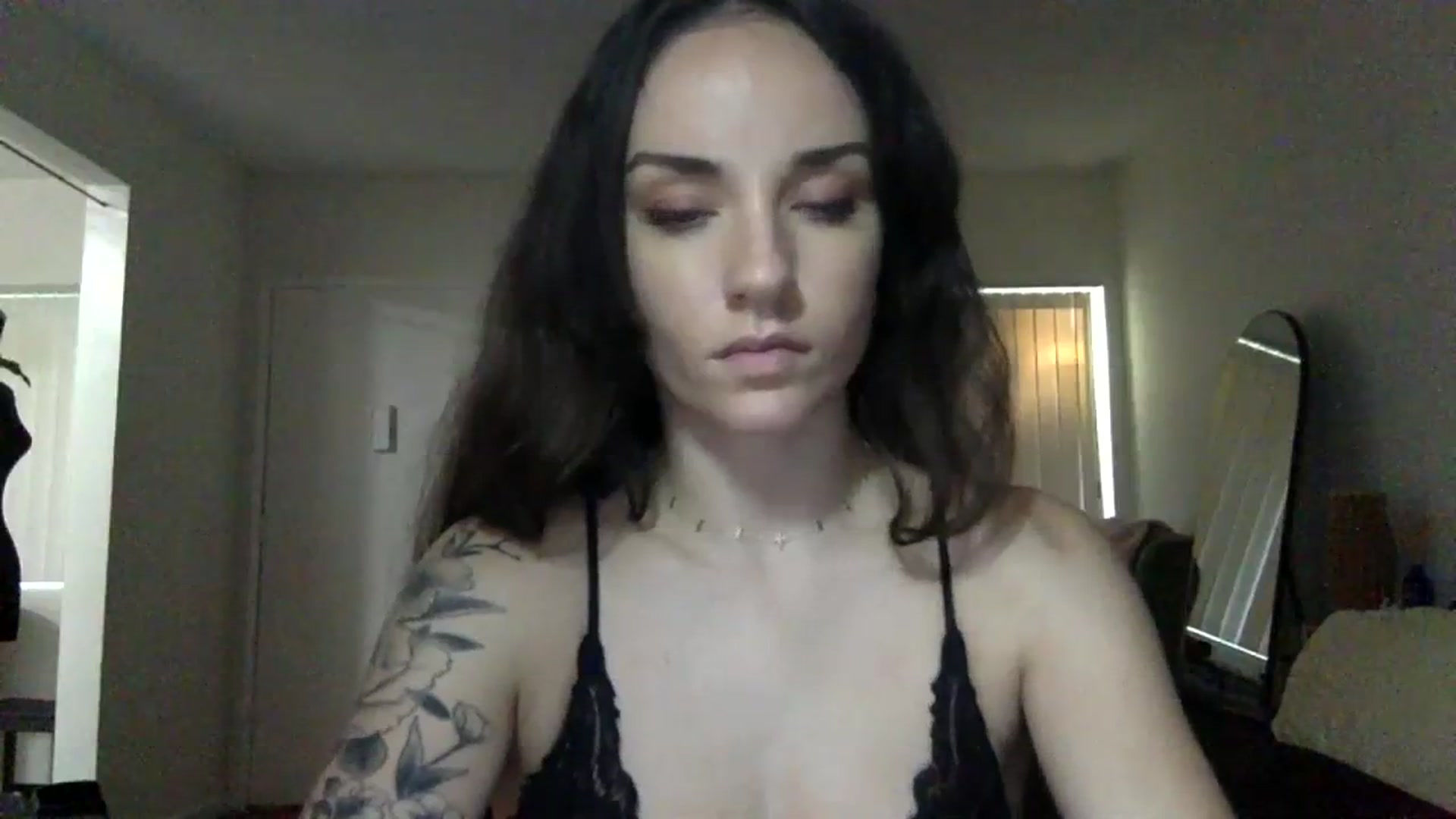 Gallery image thumbnail from laylamariee's myfreecams stream on, 08/30/2023, 01:20 image 19 of 20