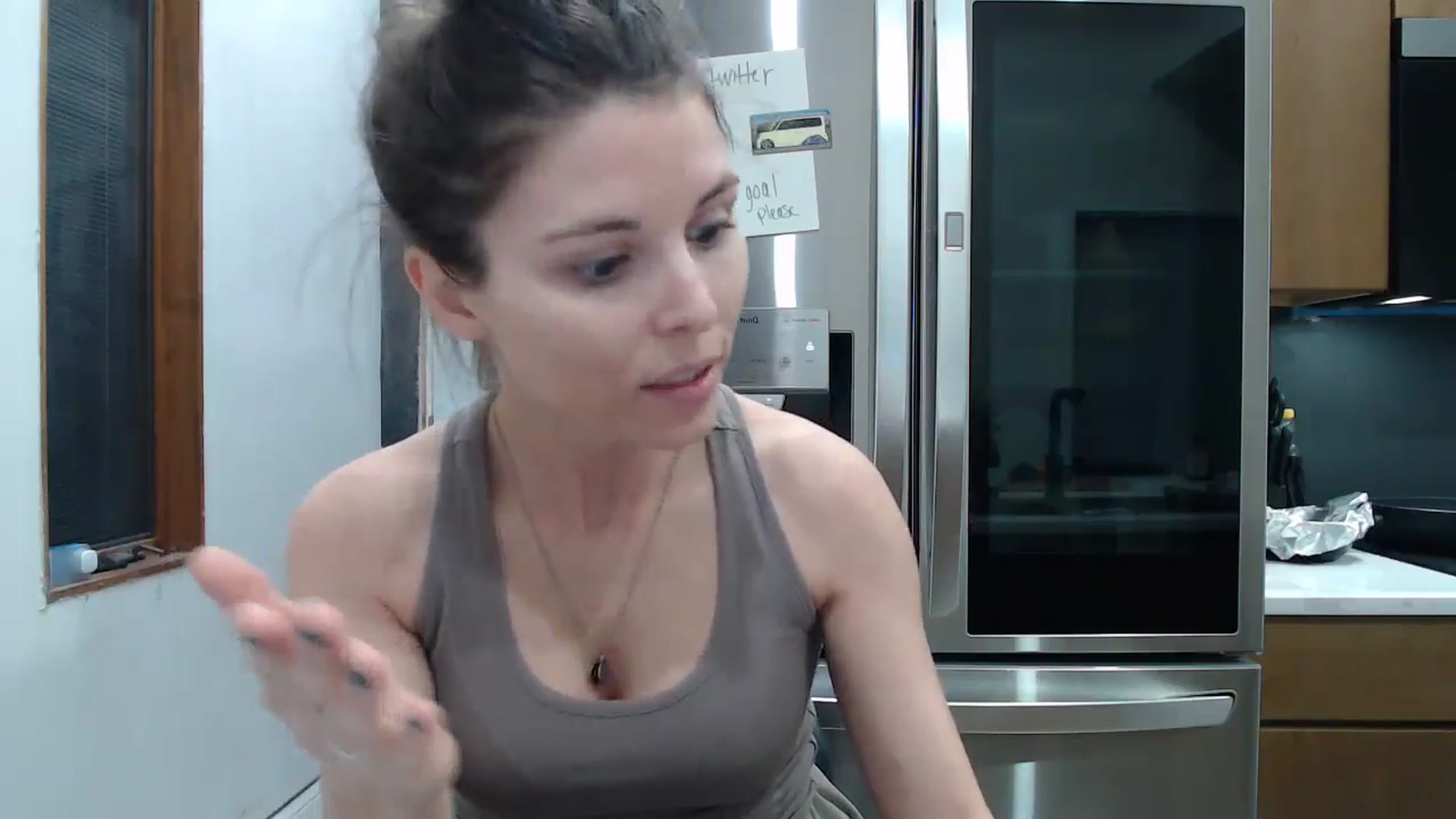 Gallery image thumbnail from le_lea's myfreecams stream on, 12/31/2024, 10:19 image 13 of 20