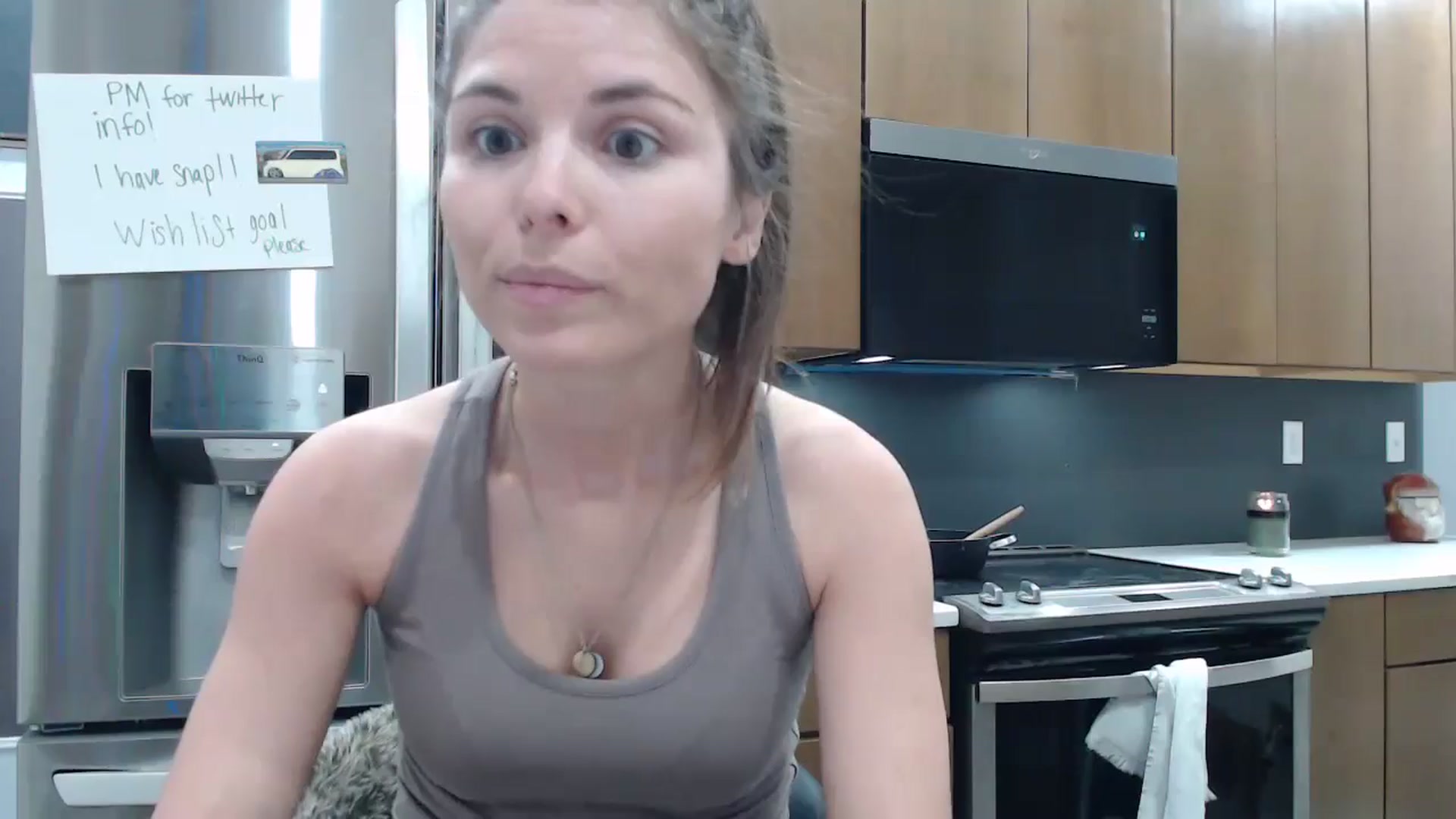 Gallery image thumbnail from le_lea's myfreecams stream on, 12/31/2024, 10:19 image 1 of 20