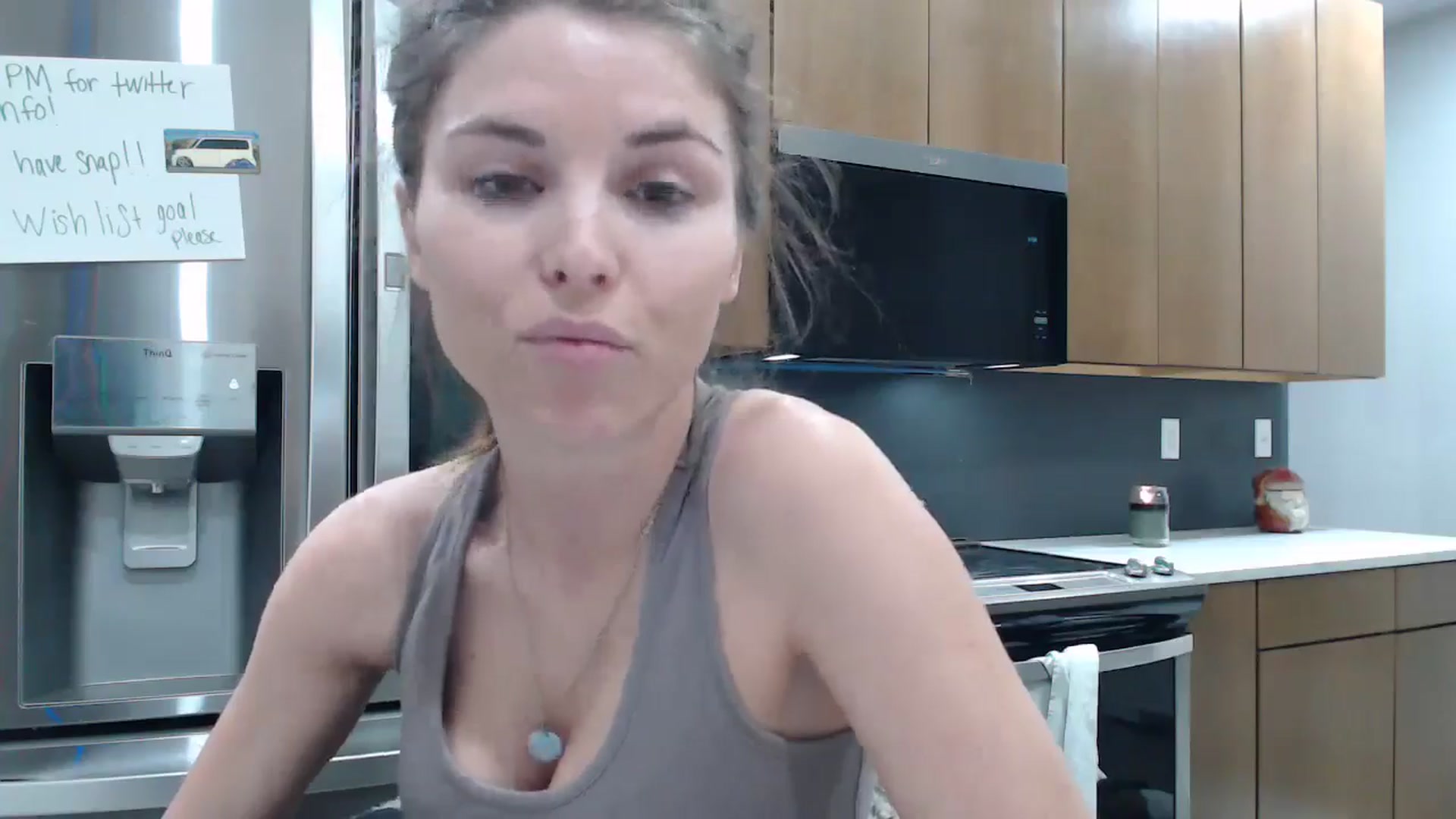 Gallery image thumbnail from le_lea's myfreecams stream on, 12/31/2024, 10:19 image 4 of 20