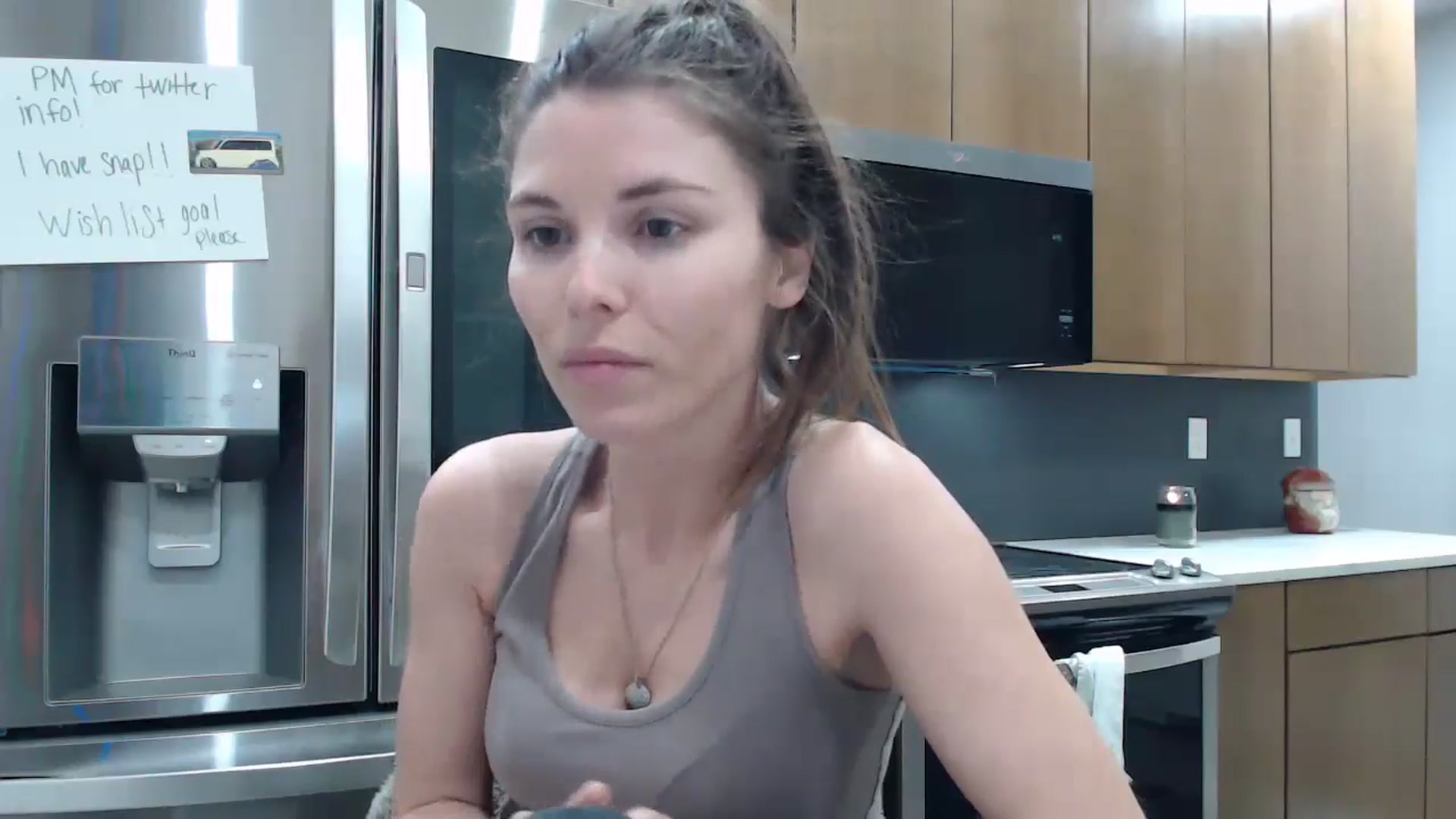 Gallery image thumbnail from le_lea's myfreecams stream on, 12/31/2024, 10:19 image 3 of 20