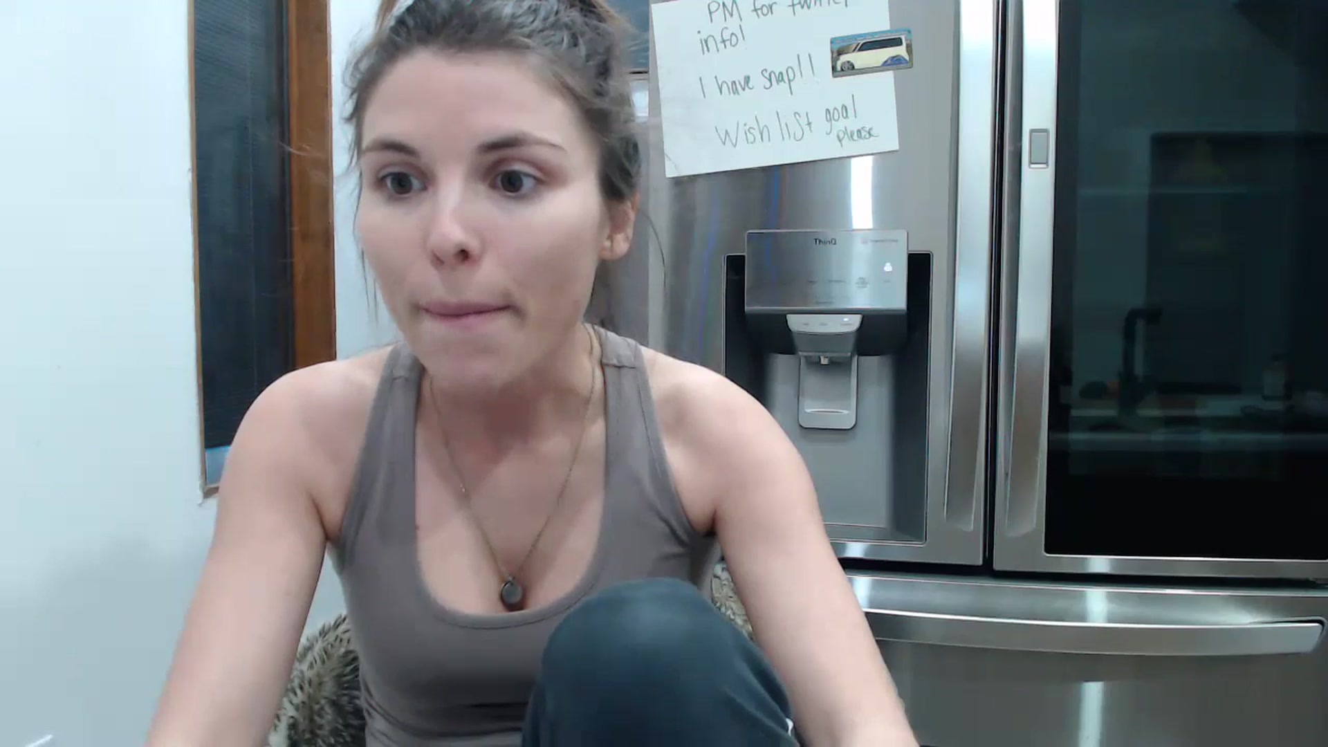Gallery image thumbnail from le_lea's myfreecams stream on, 12/31/2024, 10:19 image 17 of 20