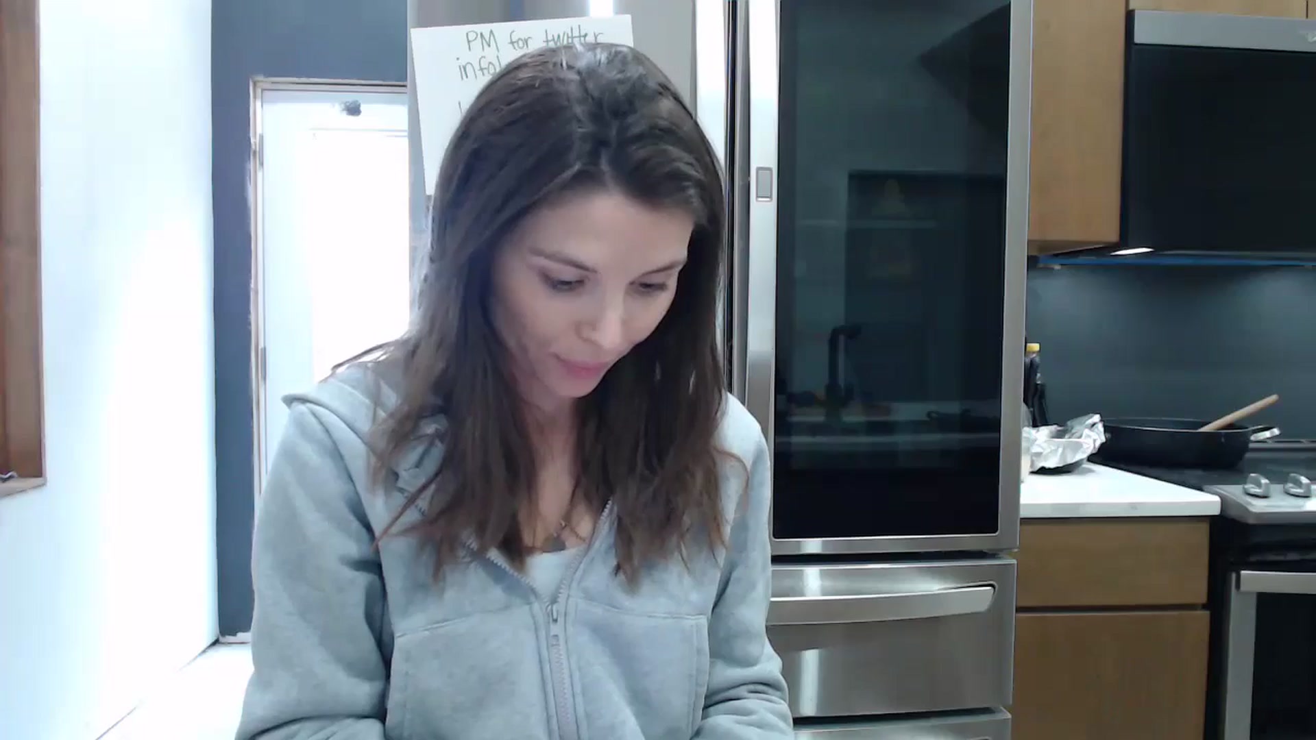 Gallery image thumbnail from le_lea's myfreecams stream on, 12/31/2024, 20:57 image 5 of 20