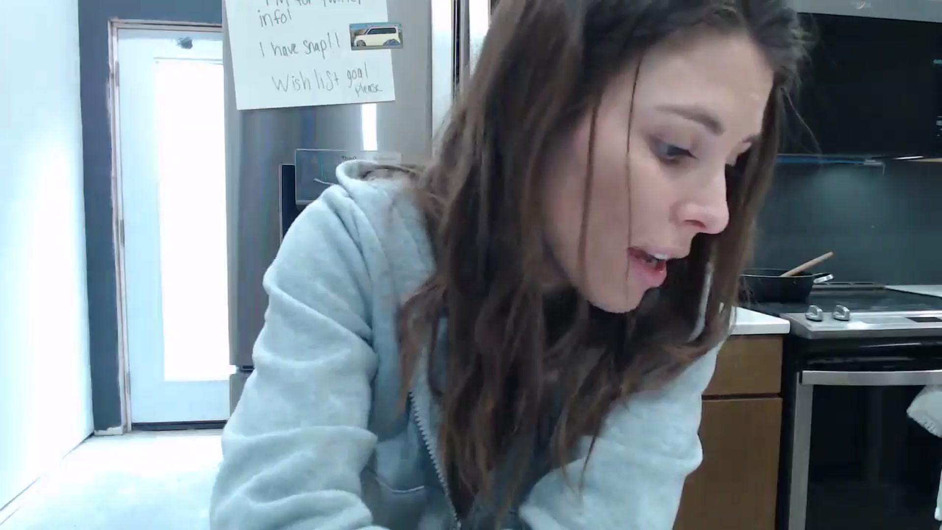 Gallery image thumbnail from le_lea's myfreecams stream on, 12/31/2024, 20:57 image 14 of 20
