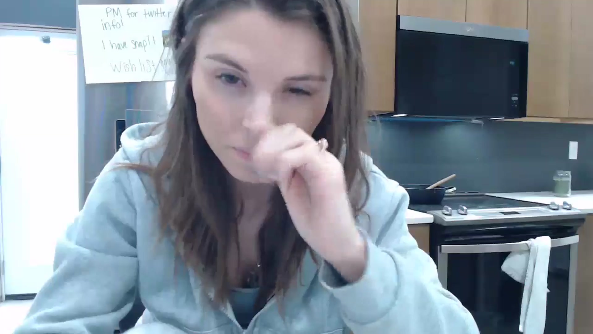 Gallery image thumbnail from le_lea's myfreecams stream on, 12/31/2024, 20:57 image 12 of 20