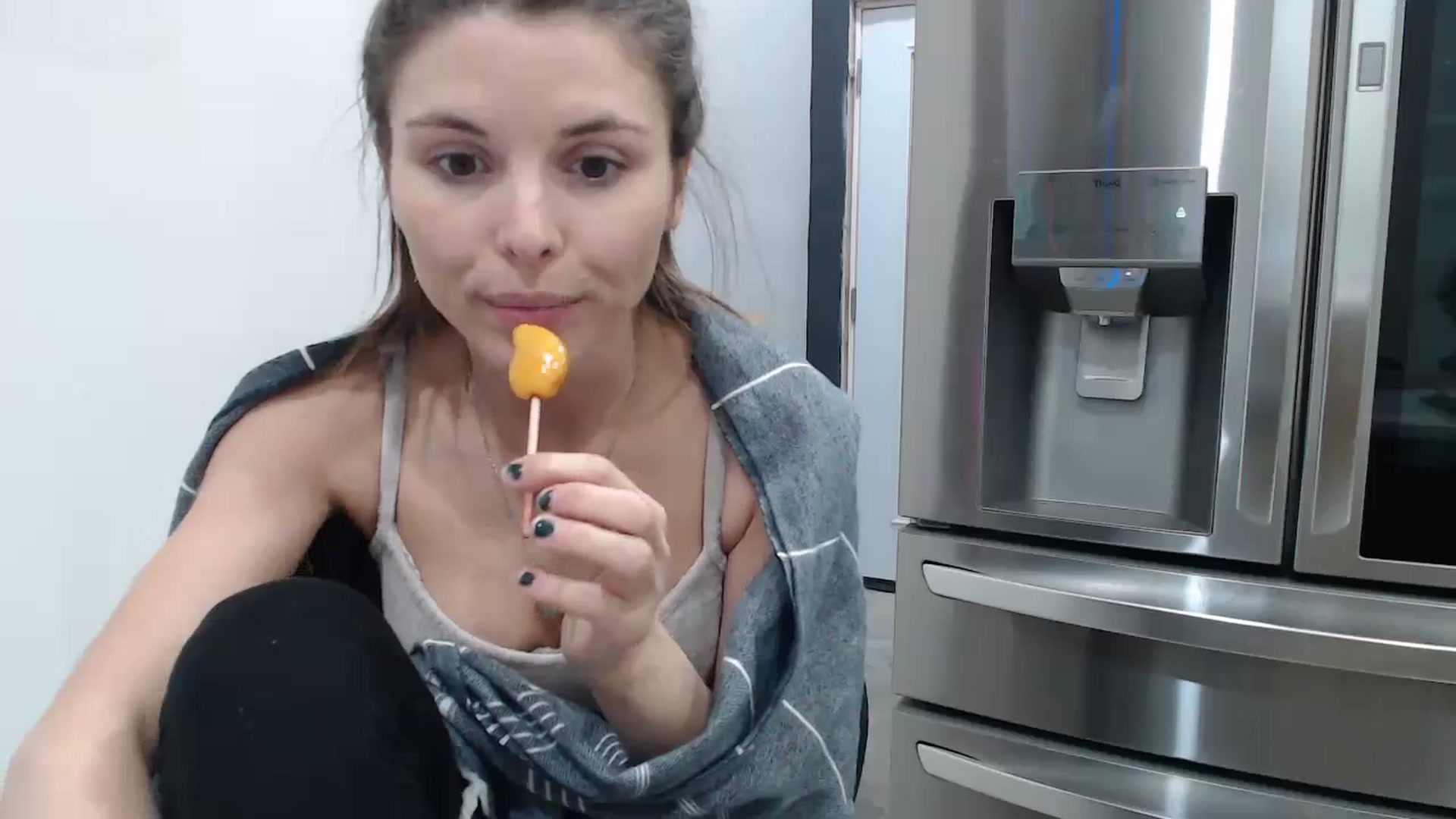 Gallery image thumbnail from le_lea's myfreecams stream on, 01/02/2025, 06:08 image 18 of 20