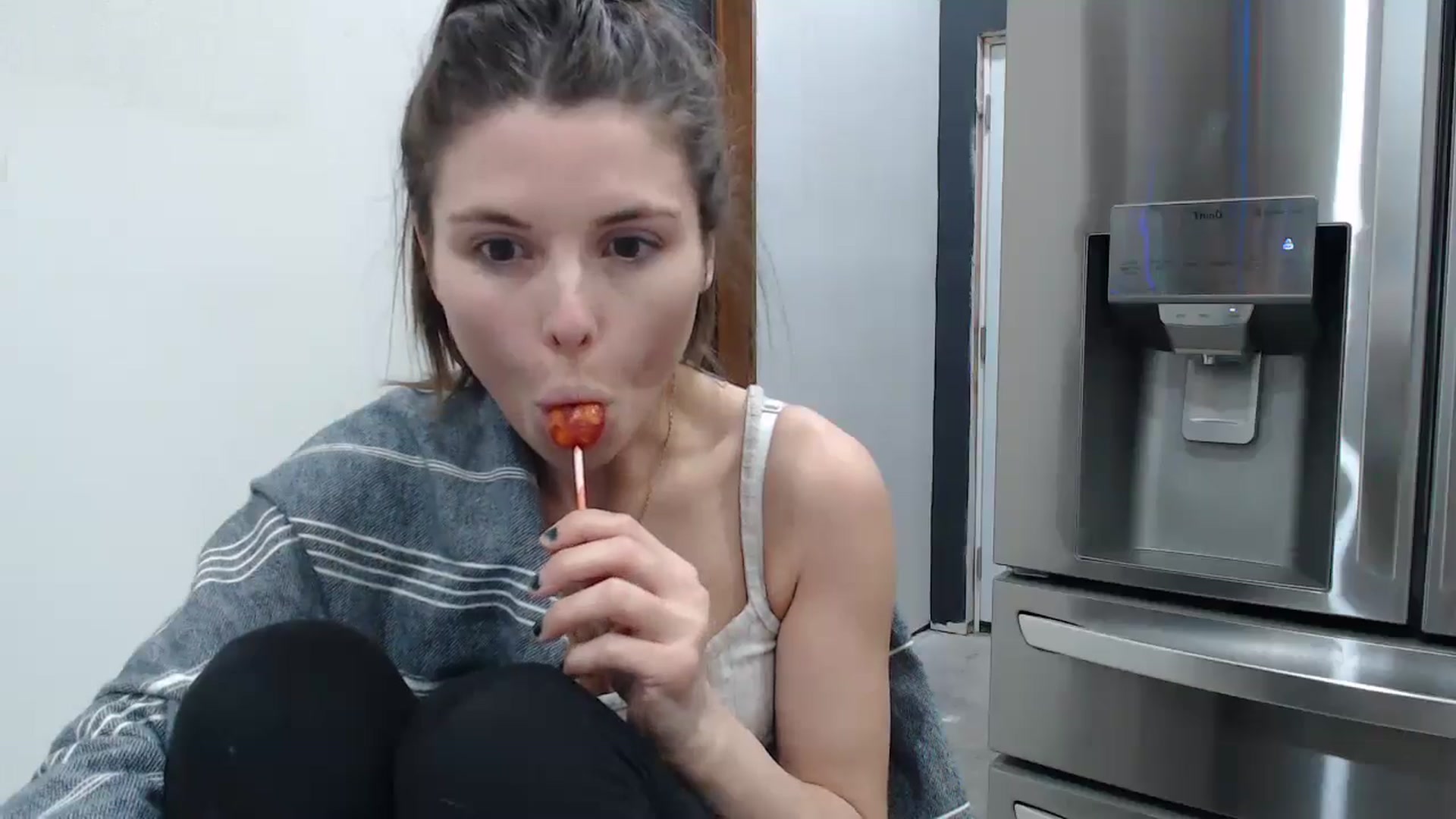 Gallery image thumbnail from le_lea's myfreecams stream on, 01/02/2025, 06:08 image 17 of 20