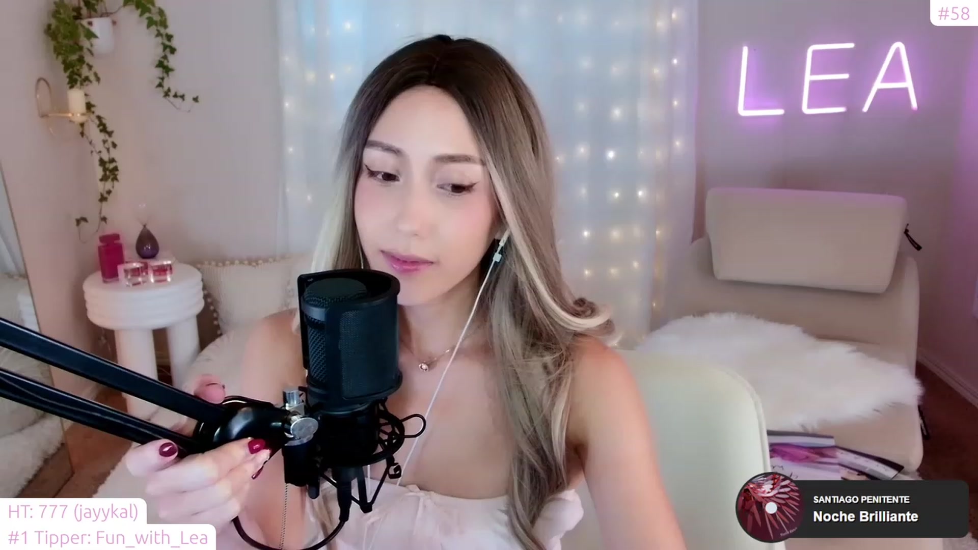 Gallery image thumbnail from lea_amano's myfreecams stream on, 11/17/2022, 02:42 image 20 of 20