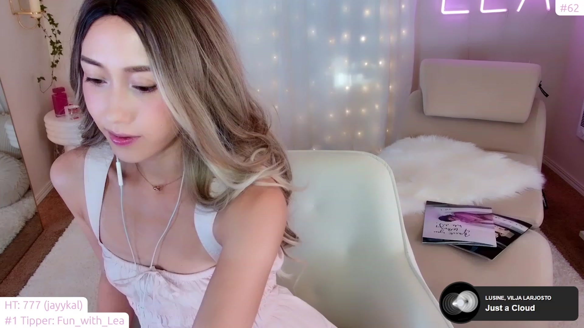 Gallery image thumbnail from lea_amano's myfreecams stream on, 11/17/2022, 02:42 image 14 of 20