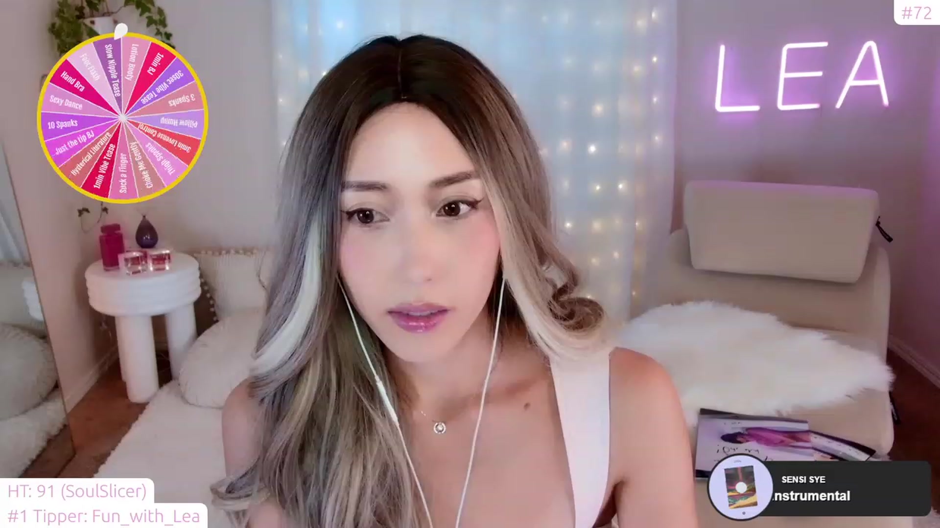Gallery image thumbnail from lea_amano's myfreecams stream on, 11/17/2022, 02:42 image 2 of 20
