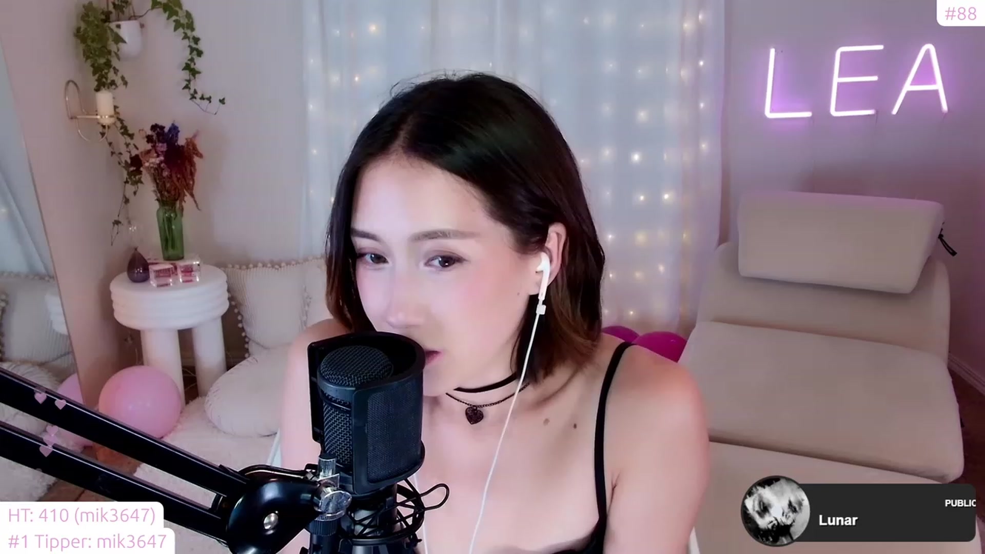 Gallery image thumbnail from lea_amano's myfreecams stream on, 11/22/2022, 05:42 image 4 of 20