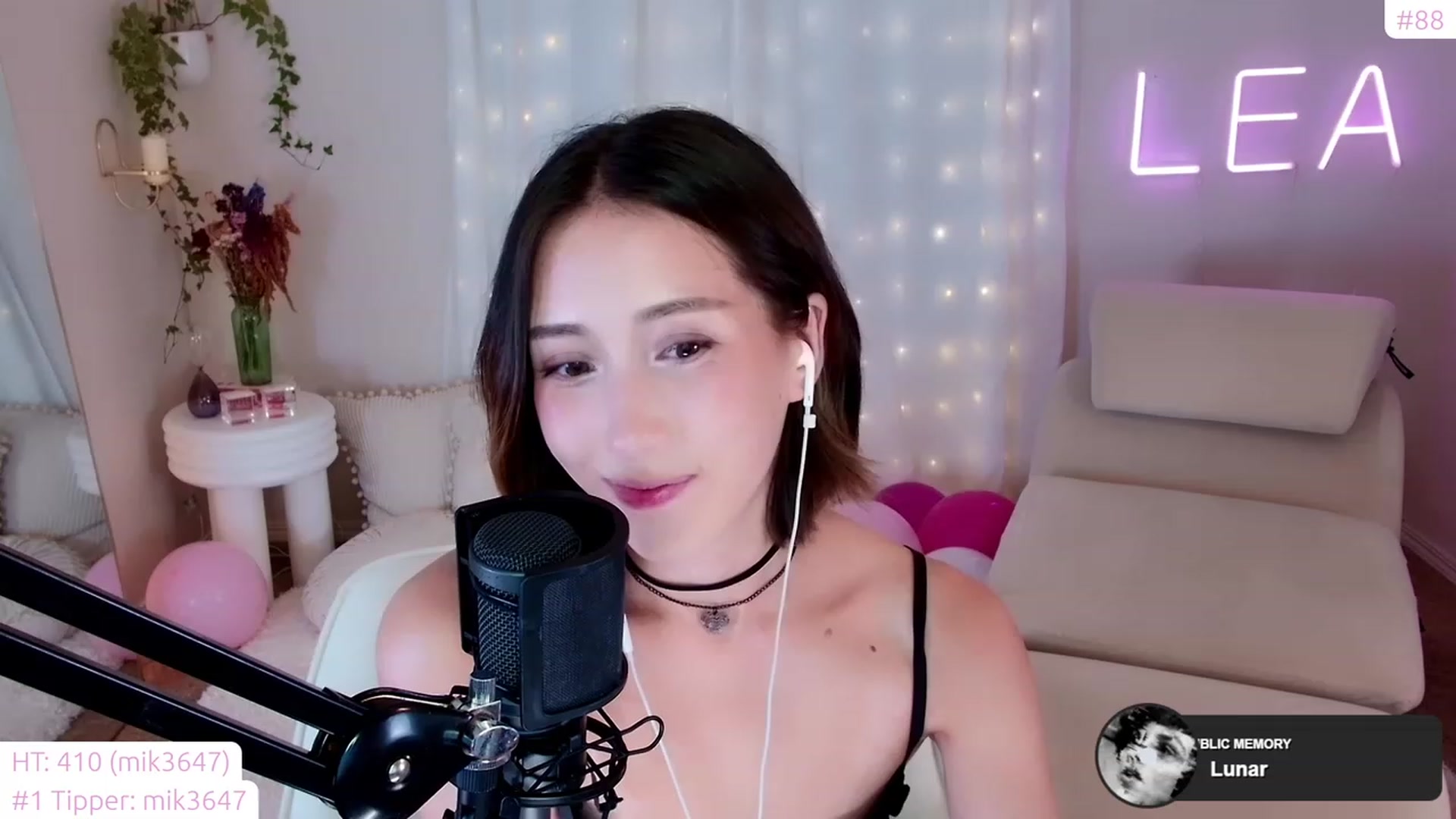 Gallery image thumbnail from lea_amano's myfreecams stream on, 11/22/2022, 05:42 image 6 of 20