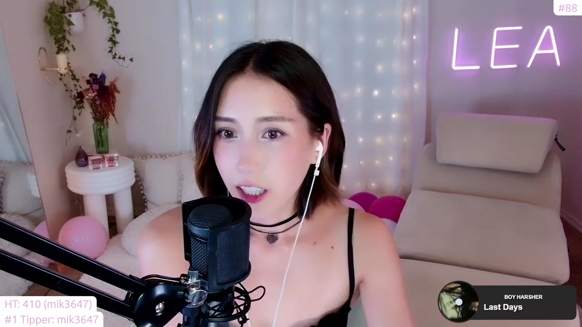 Gallery image thumbnail from lea_amano's myfreecams stream on, 11/22/2022, 05:42 image 7 of 20
