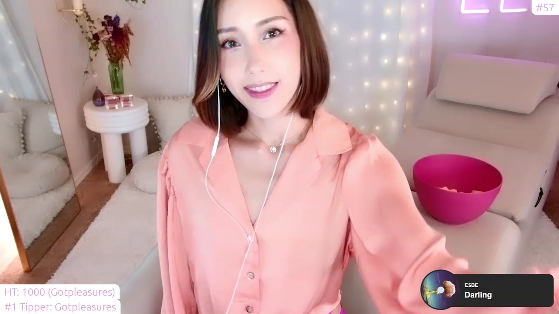 Gallery image thumbnail from lea_amano's myfreecams stream on, 11/27/2022, 04:41 image 2 of 20