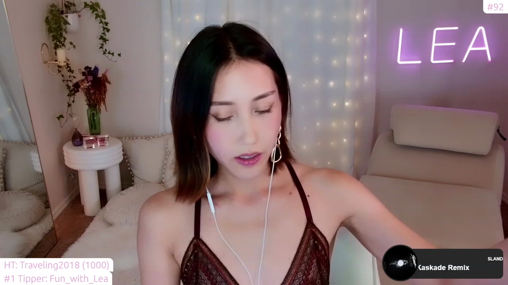 Gallery image thumbnail from lea_amano's myfreecams stream on, 12/21/2022, 07:55 image 15 of 20