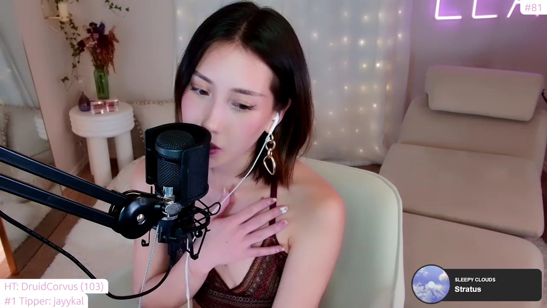 Gallery image thumbnail from lea_amano's myfreecams stream on, 12/21/2022, 08:45 image 18 of 20
