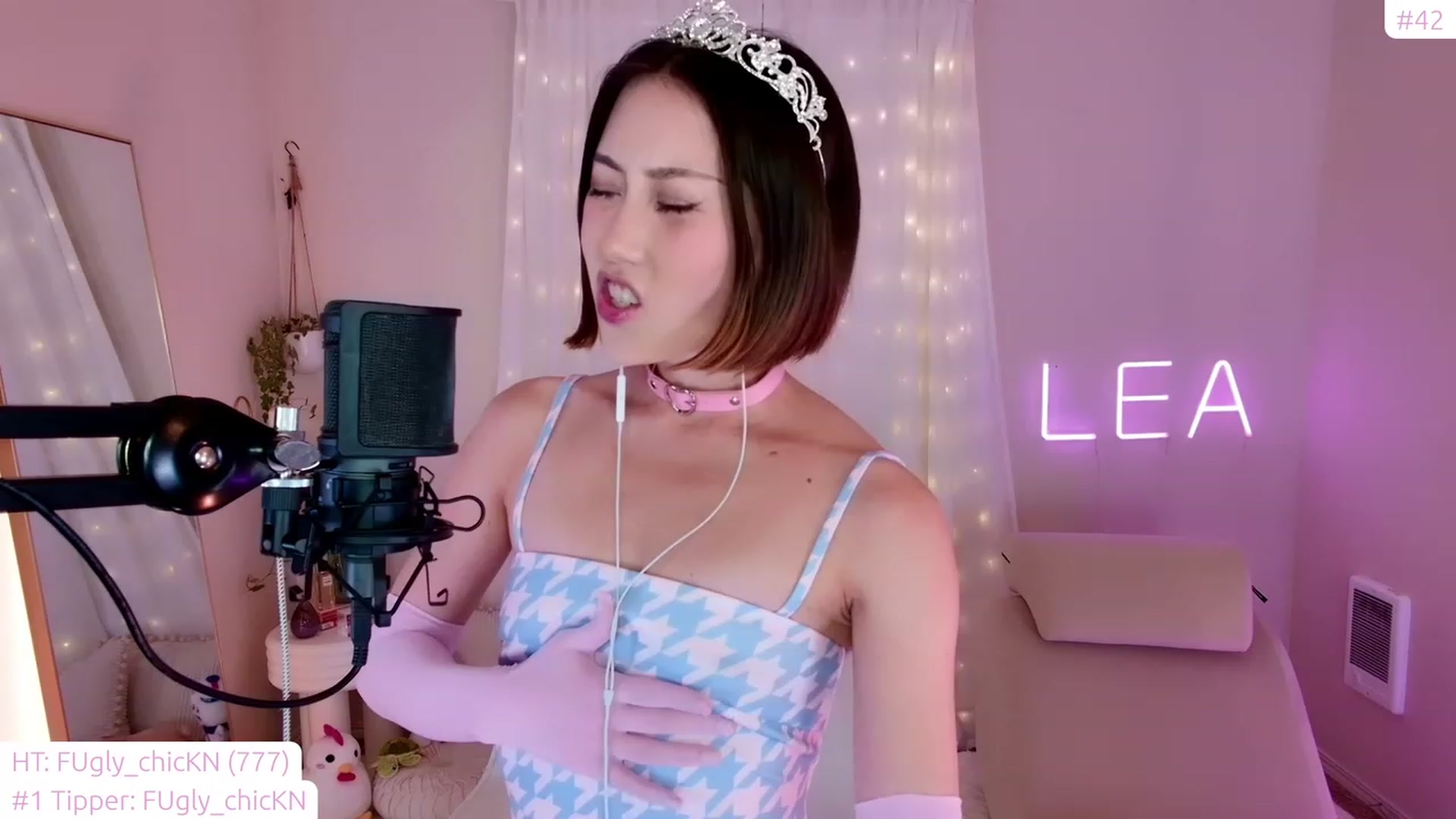 Gallery image thumbnail from lea_amano's myfreecams stream on, 02/03/2023, 07:13 image 12 of 20