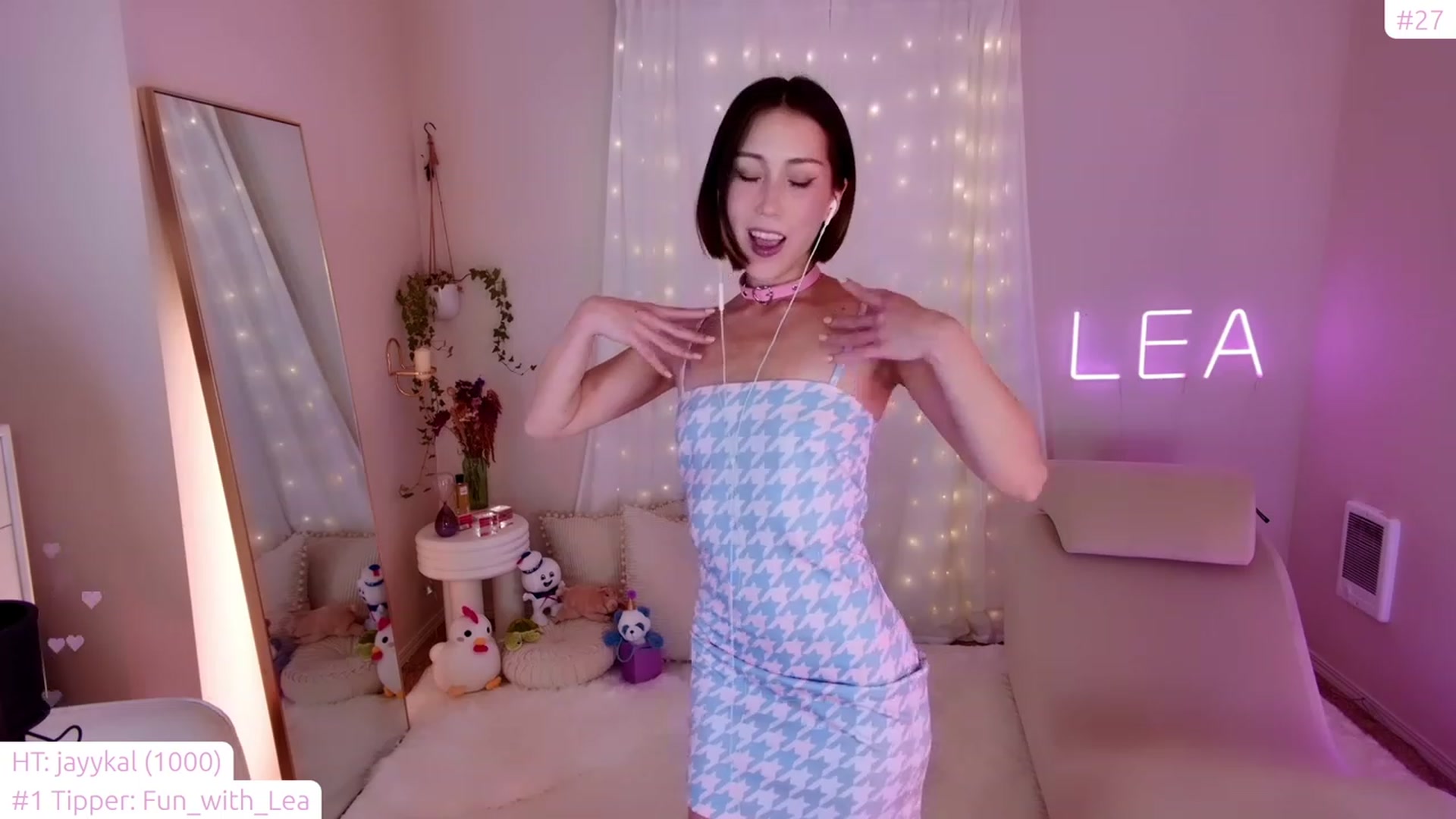 Gallery image thumbnail from lea_amano's myfreecams stream on, 02/03/2023, 08:15 image 17 of 20