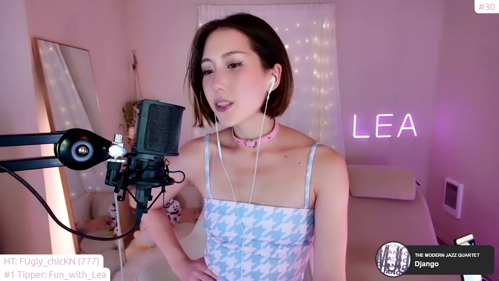Gallery image thumbnail from lea_amano's myfreecams stream on, 02/03/2023, 08:15 image 9 of 20