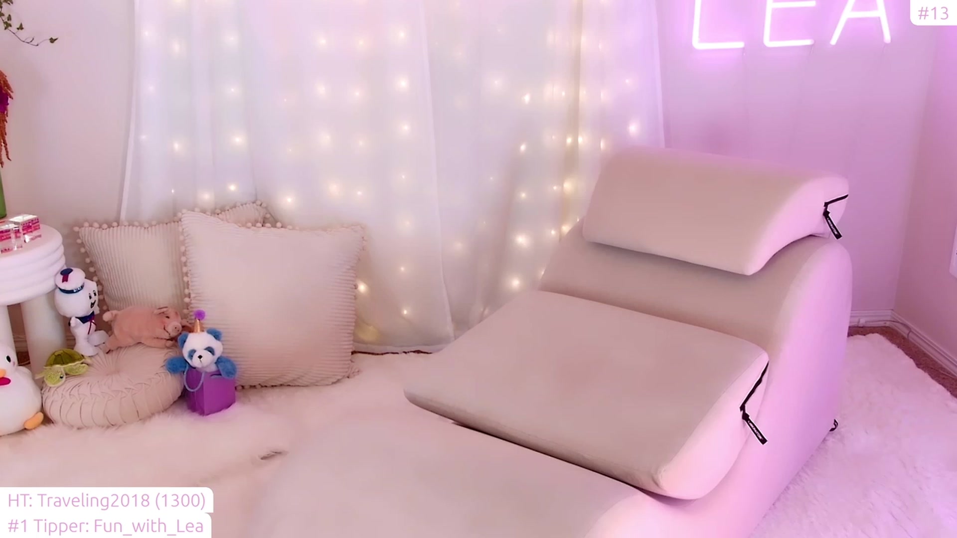 Gallery image thumbnail from lea_amano's myfreecams stream on, 02/06/2023, 05:03 image 14 of 20