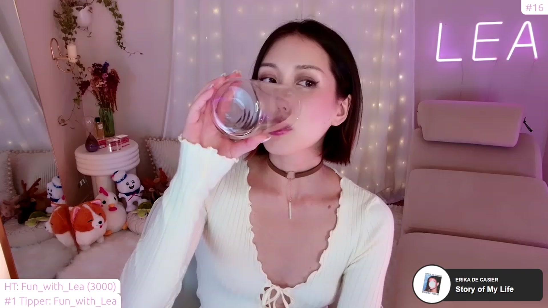 Gallery image thumbnail from lea_amano's myfreecams stream on, 02/17/2023, 07:43 image 9 of 20