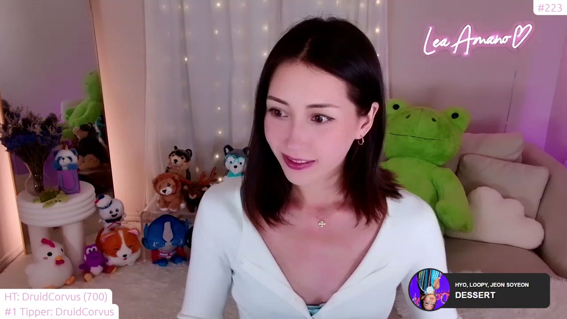 Gallery image thumbnail from lea_amano's myfreecams stream on, 11/10/2023, 06:59 image 7 of 20