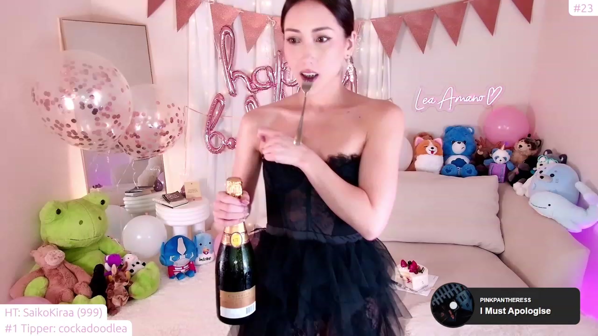Gallery image thumbnail from lea_amano's myfreecams stream on, 12/10/2023, 04:27 image 3 of 20
