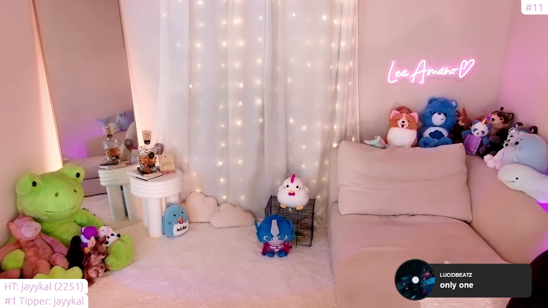 Gallery image thumbnail from lea_amano's myfreecams stream on, 12/15/2023, 06:03 image 17 of 20