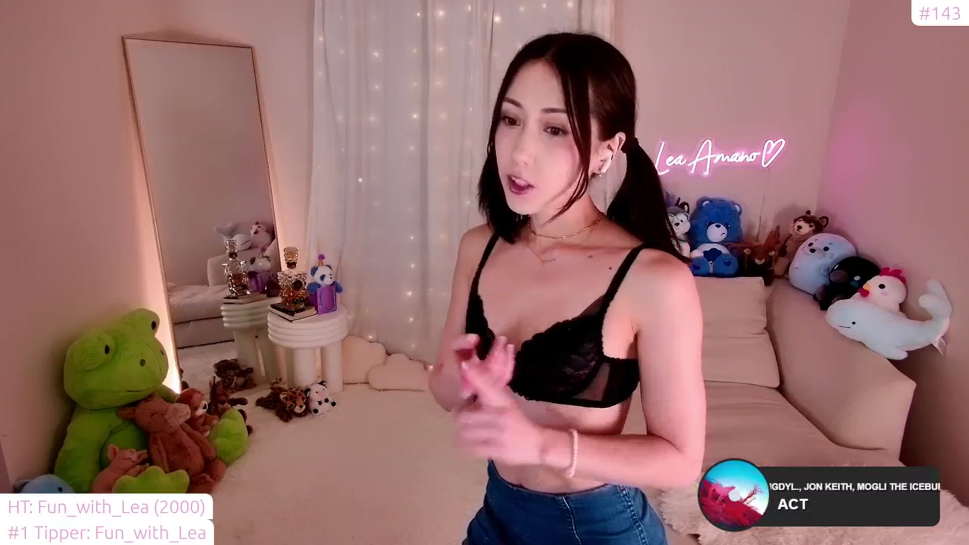 Gallery image thumbnail from lea_amano's myfreecams stream on, 01/19/2024, 05:52 image 14 of 20