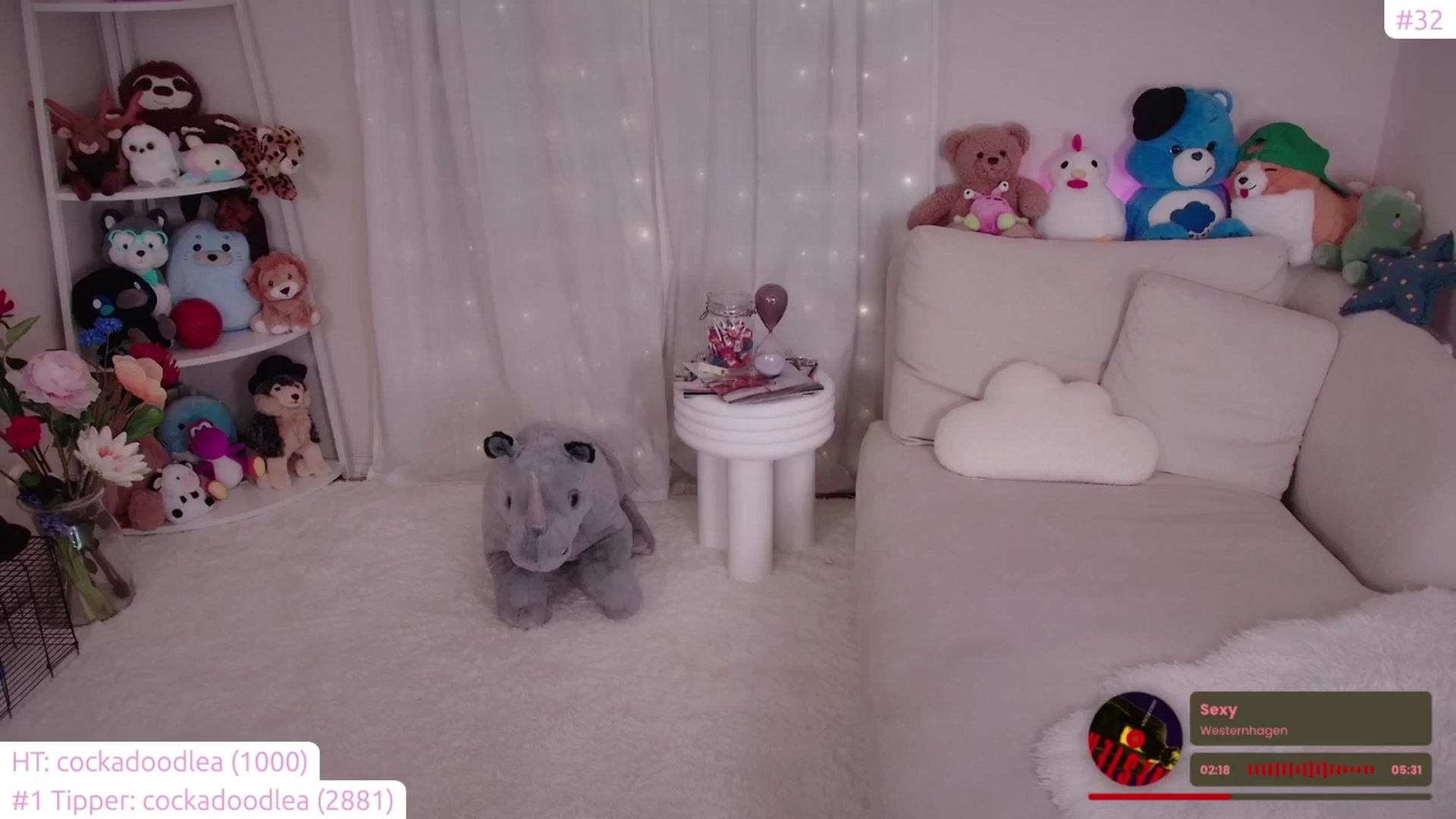 Gallery image thumbnail from lea_amano's myfreecams stream on, 09/15/2024, 03:49 image 3 of 20
